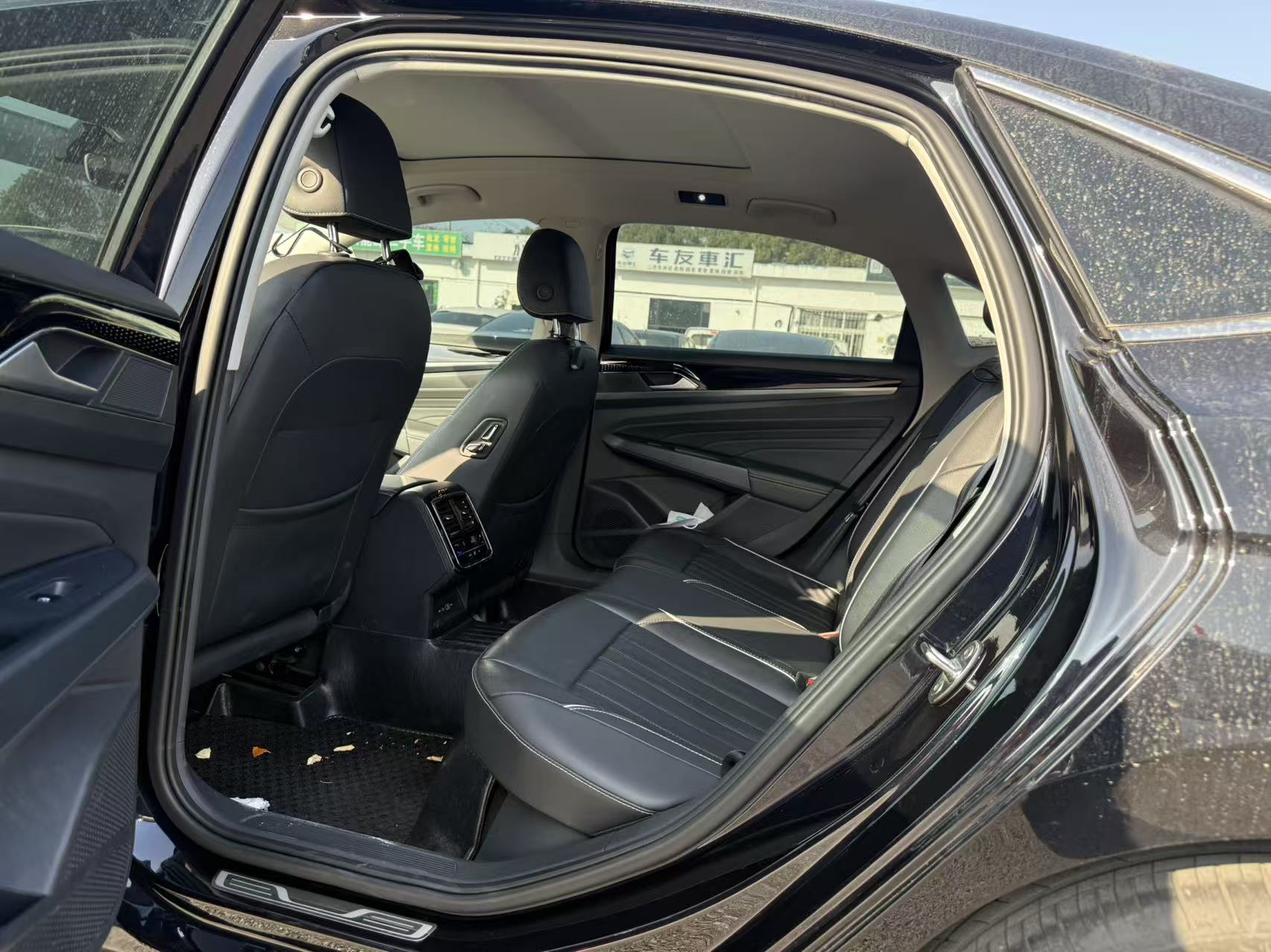 Volkswagen Passat 2022 car image #3