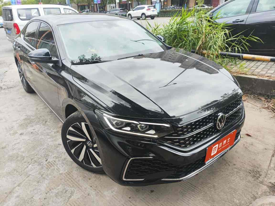 Volkswagen Passat 2022 car image #3