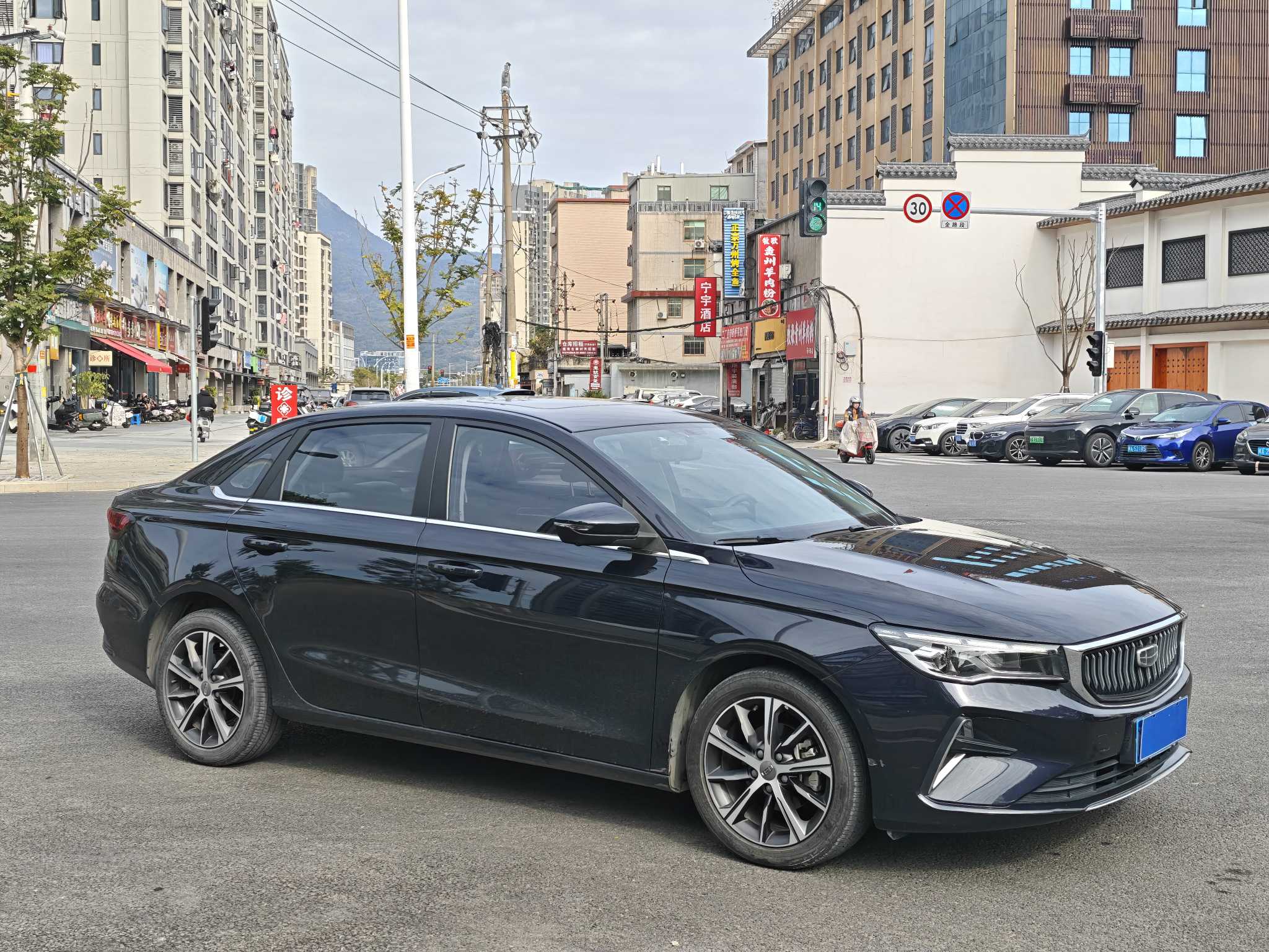 GEELY Emgrand 2022 car image #3