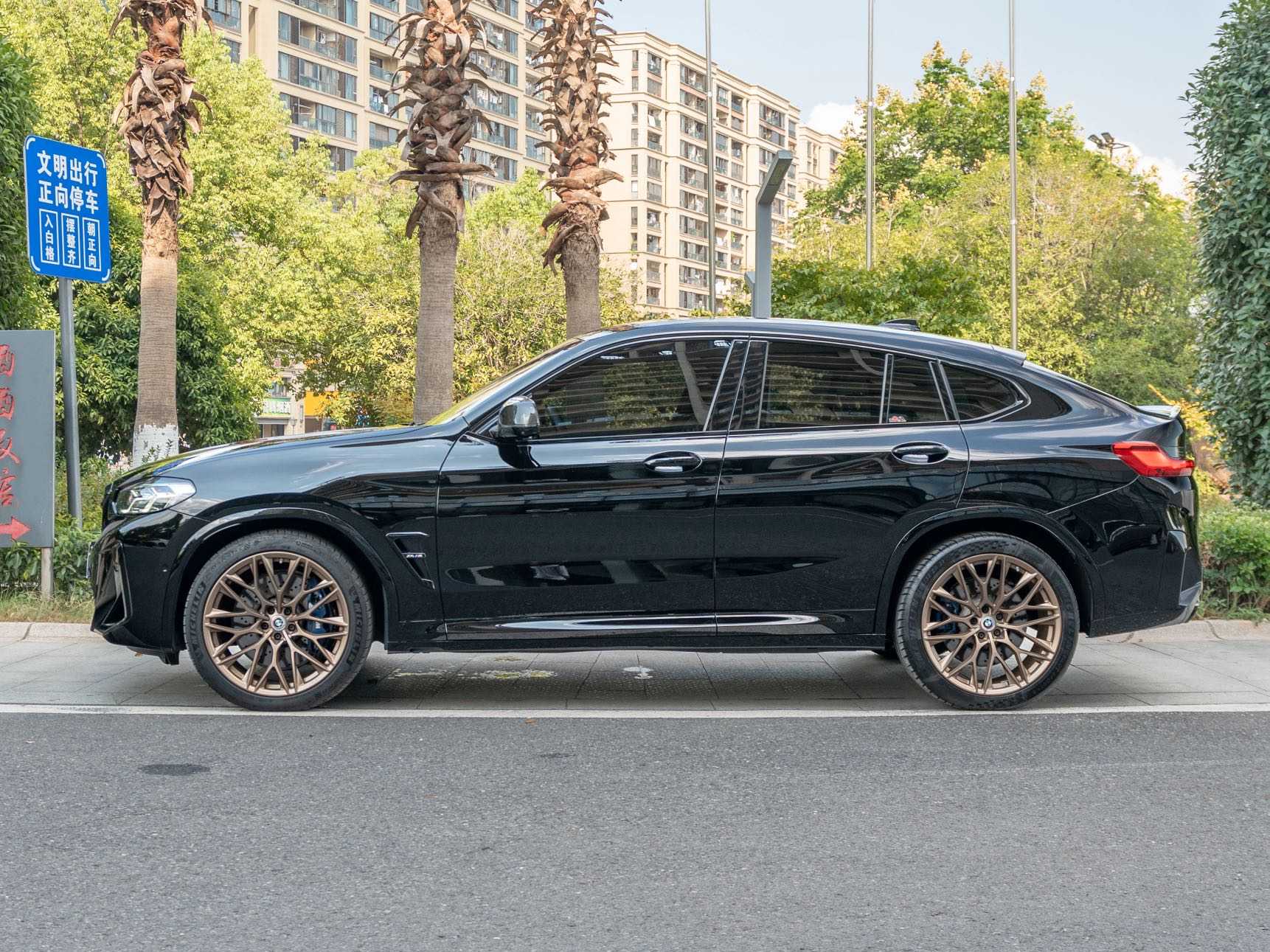 BMW X4 M 2023 car image #3