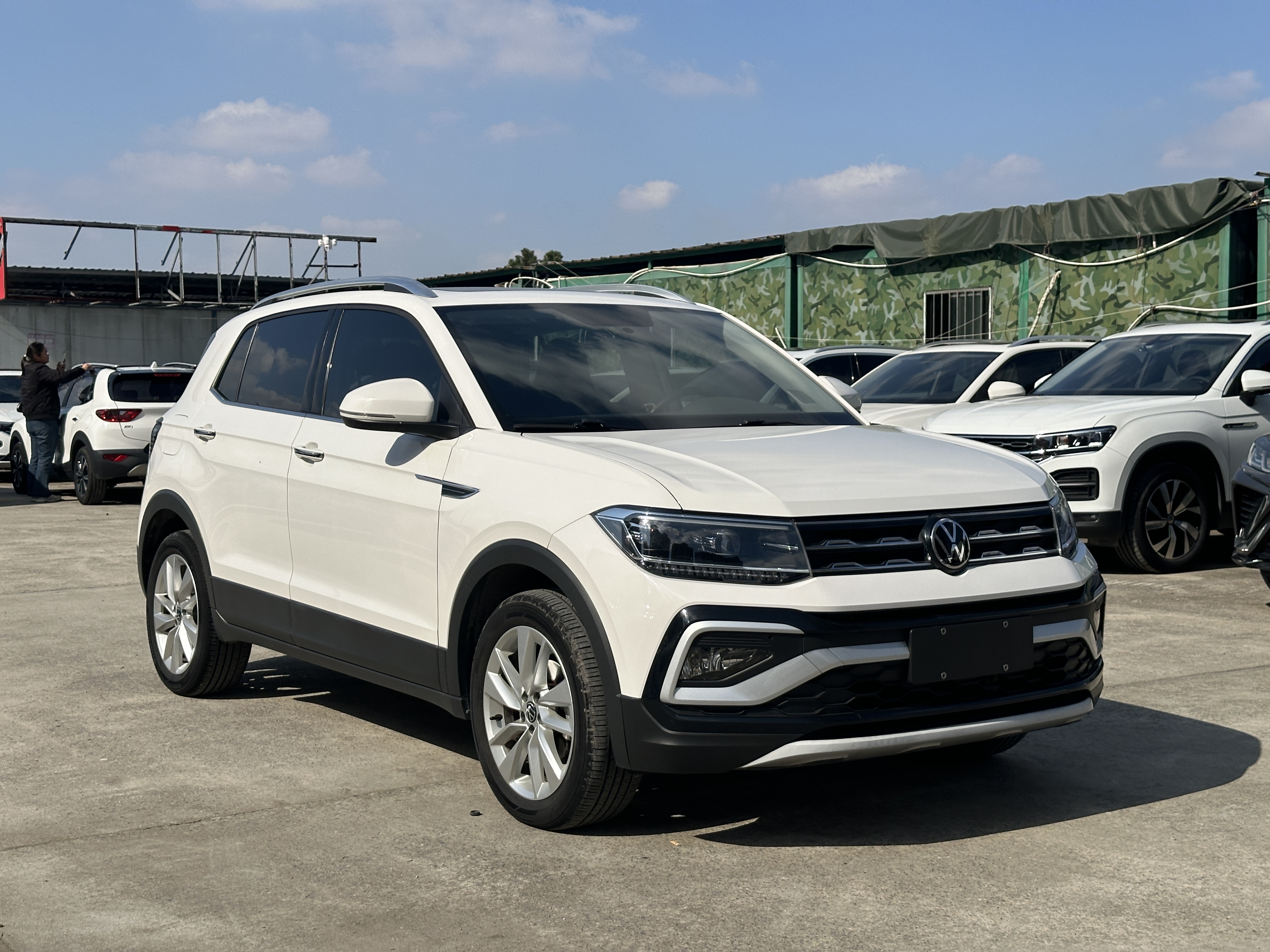 Volkswagen T-Cross 2021 car image #3