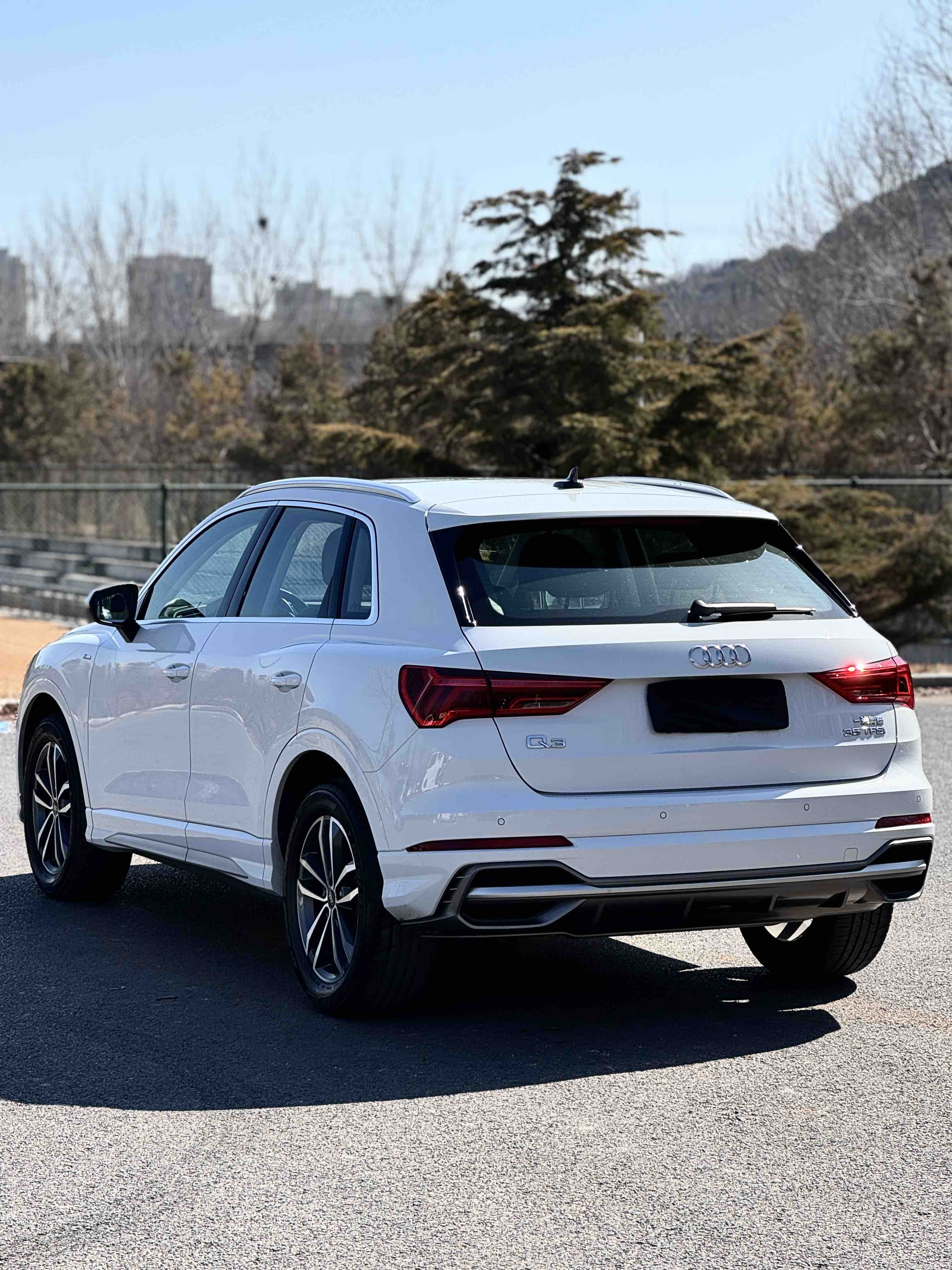 Audi Q3 2023 car image #3