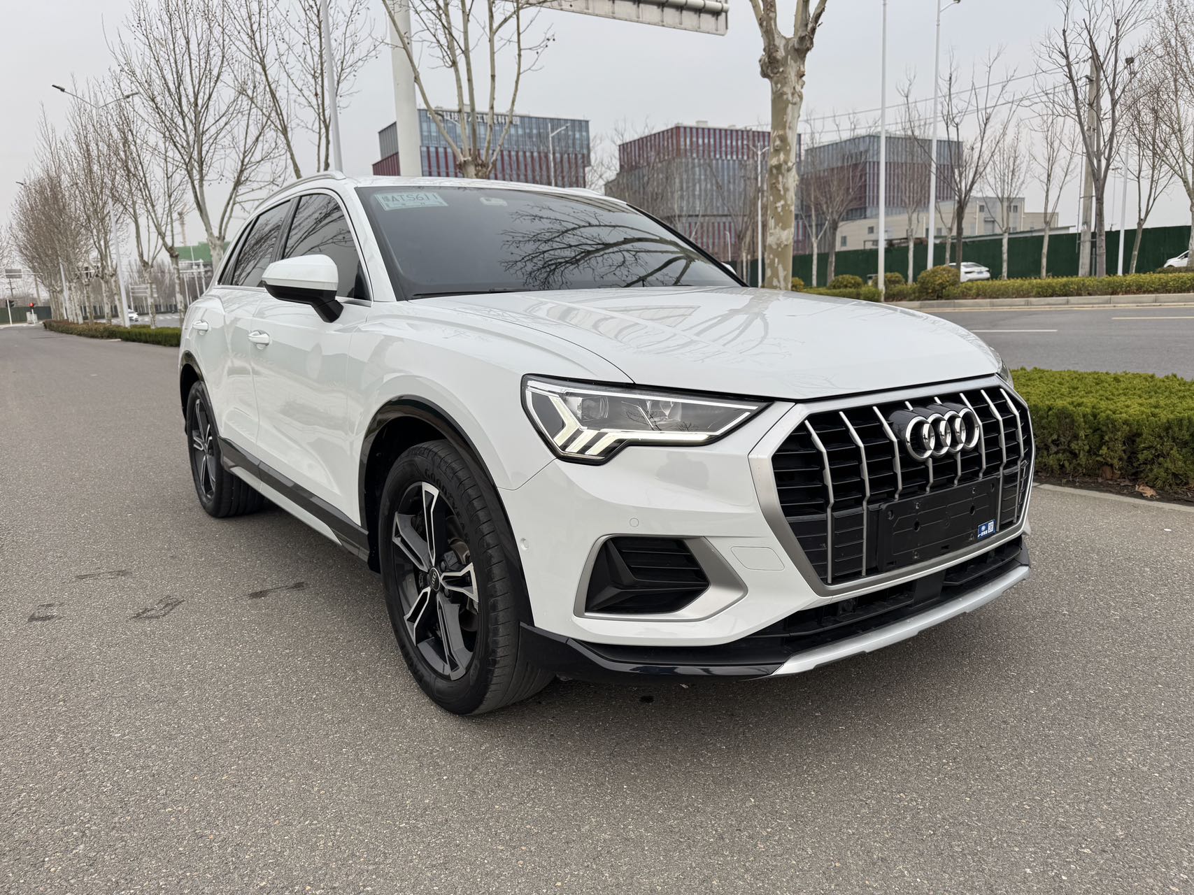 Audi Q3 2023 car image #3