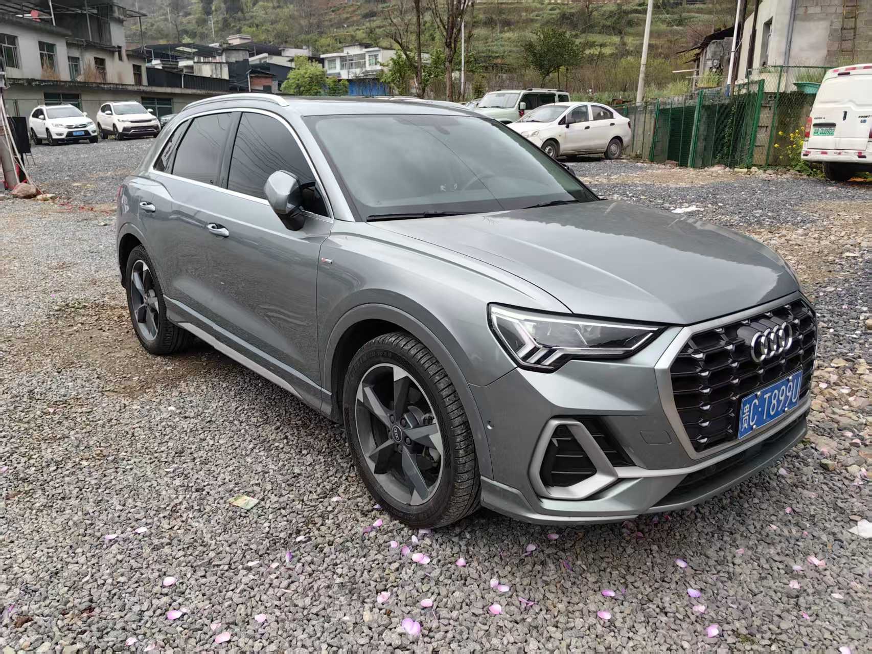 Audi Q3 2021 car image #3