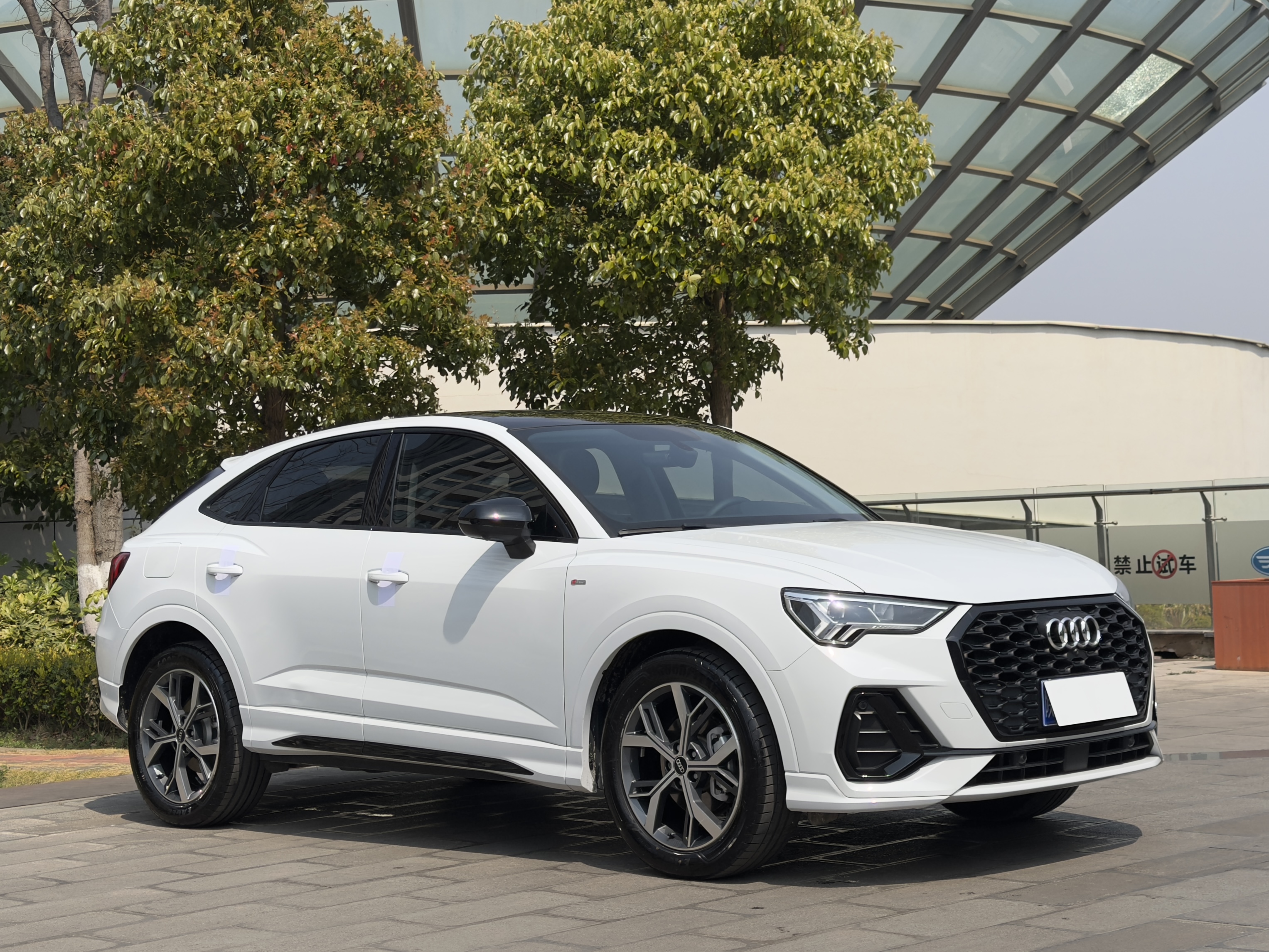 Audi Q3 Sportback 2022 изображение автомобиля #3