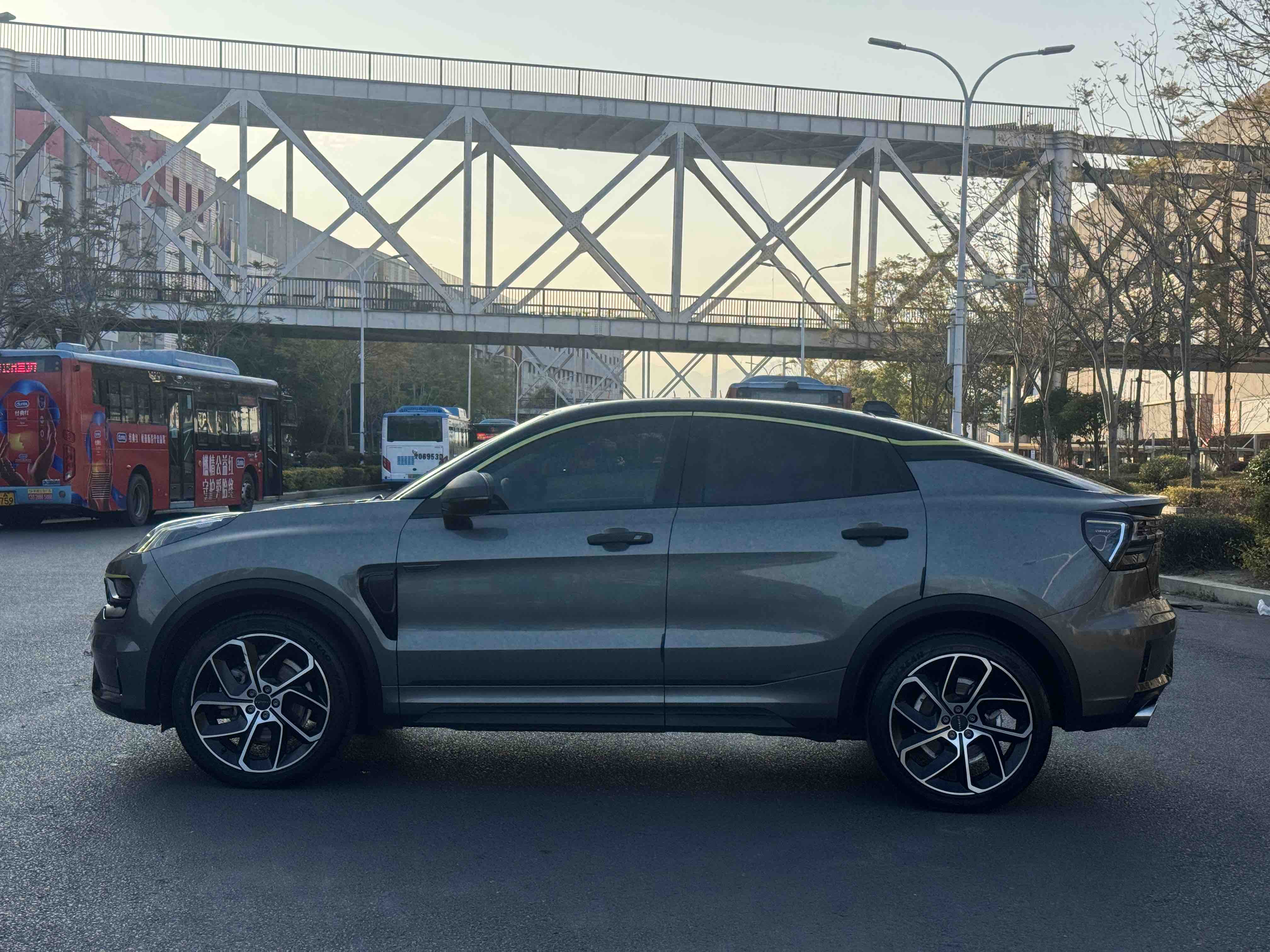 Lynk & Co 05 2021 car image #3