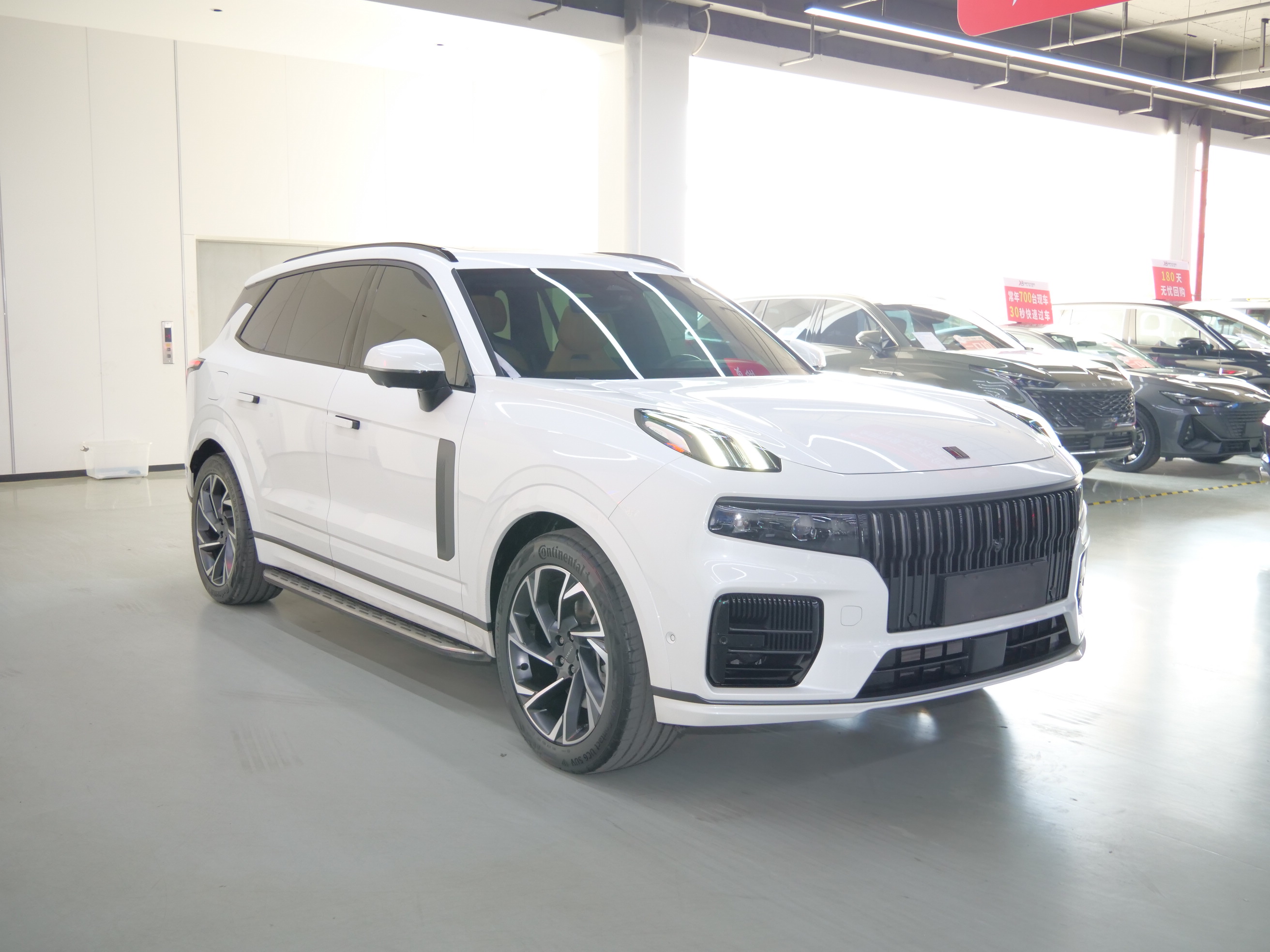 Lynk & Co 09 EM-P 2022 car image #3