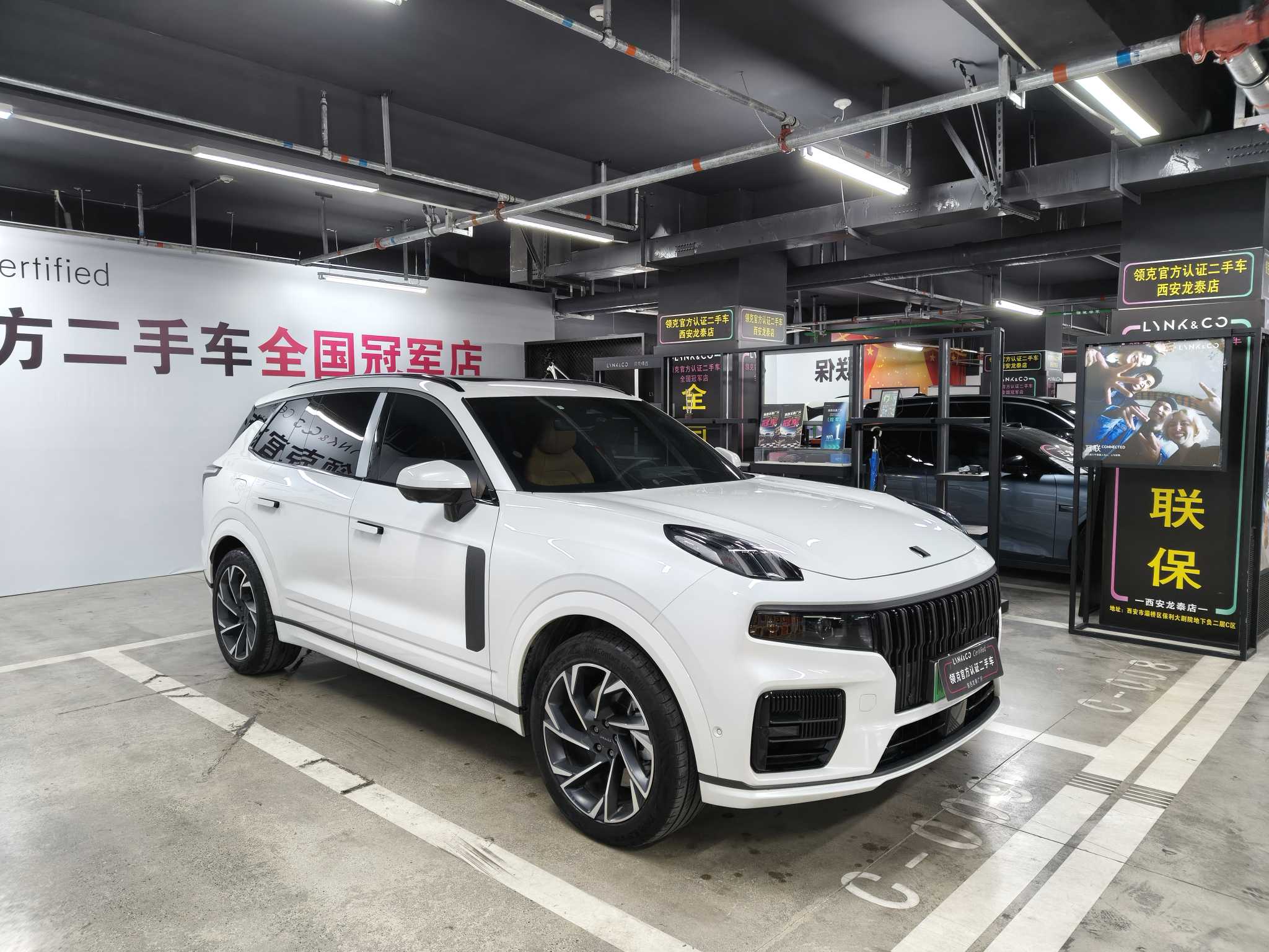 Lynk & Co 09 EM-P 2022 car image #3