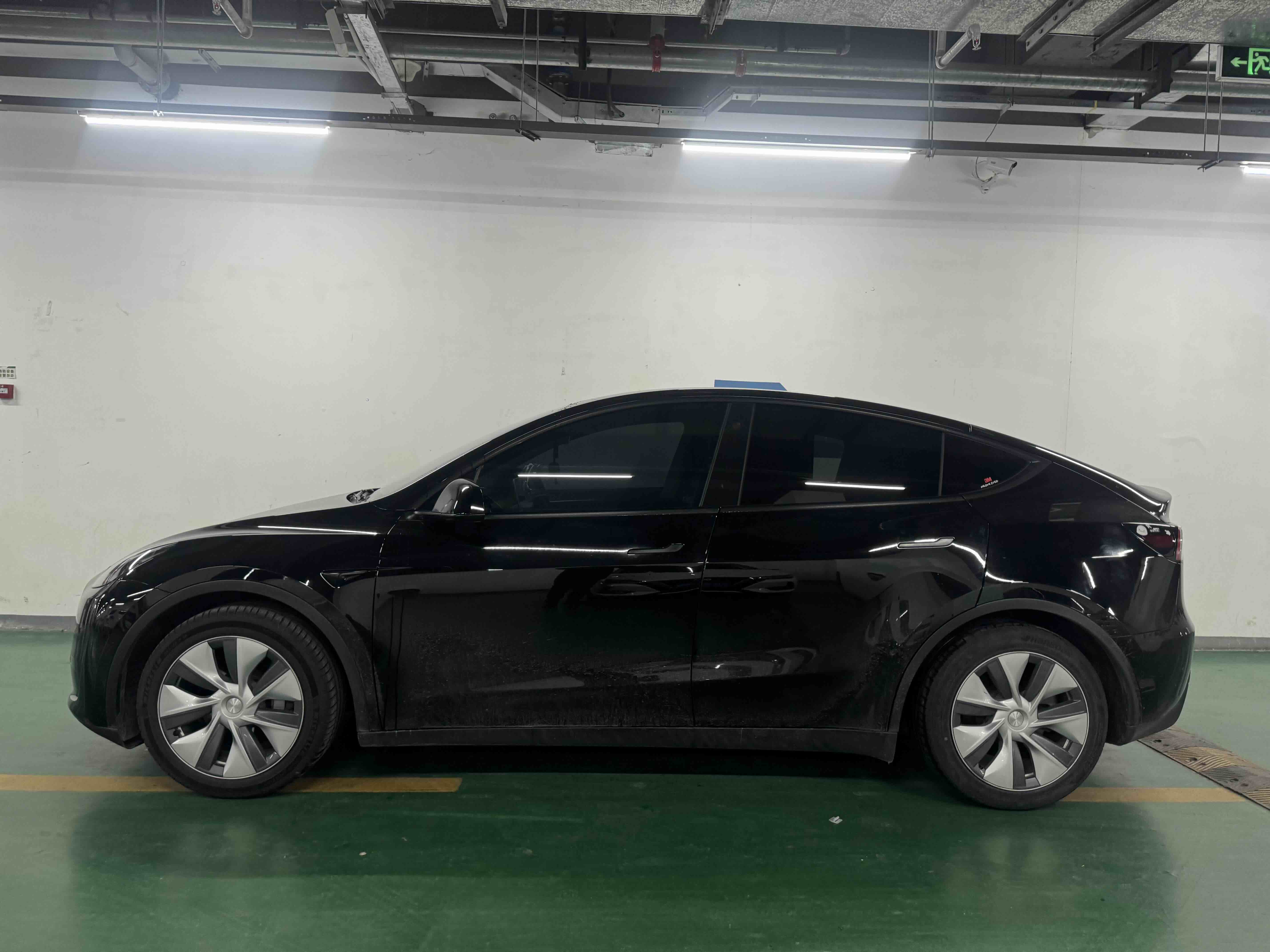 Tesla Model Y 2022 car image #3