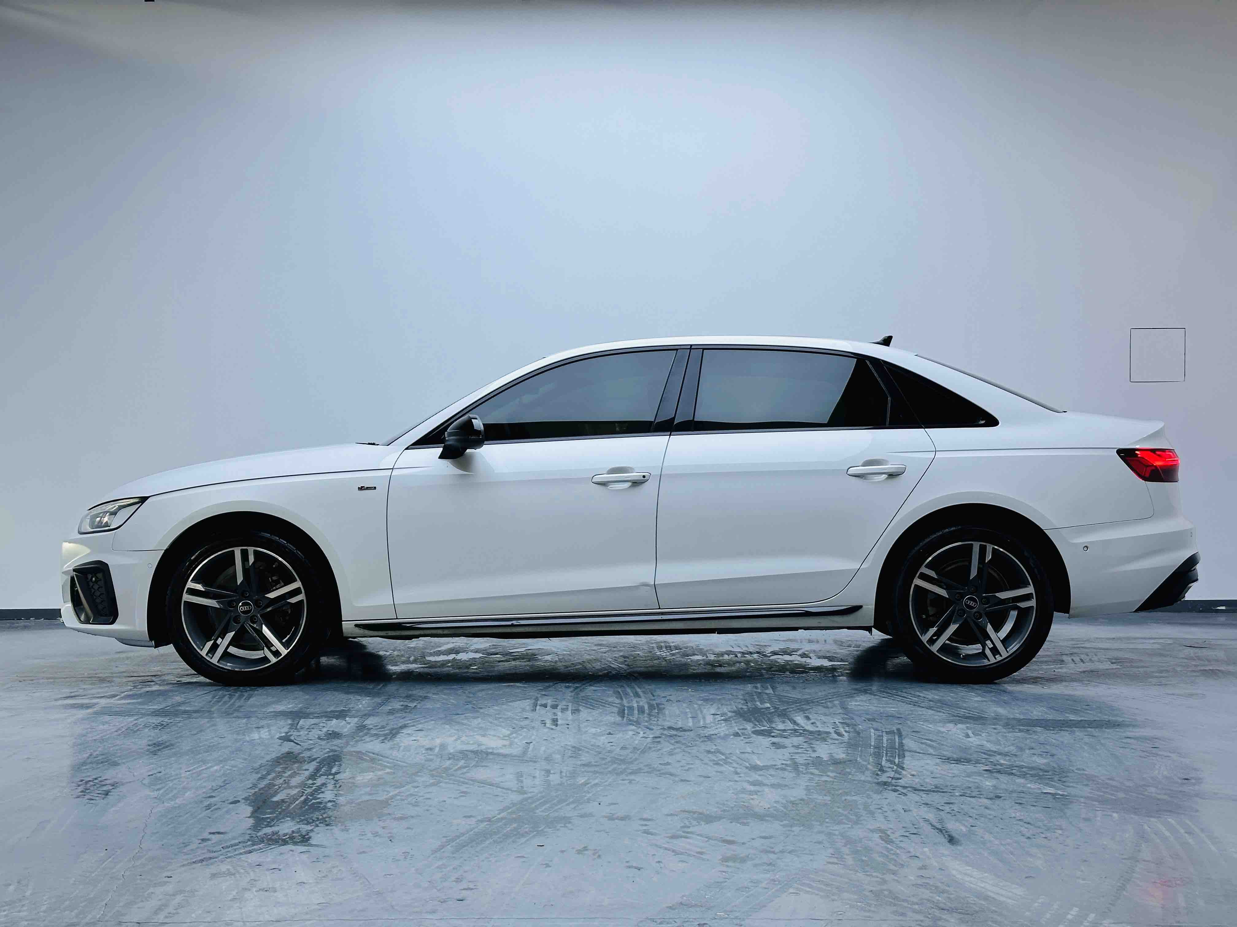Audi A4L 2022 immagine di auto #3
