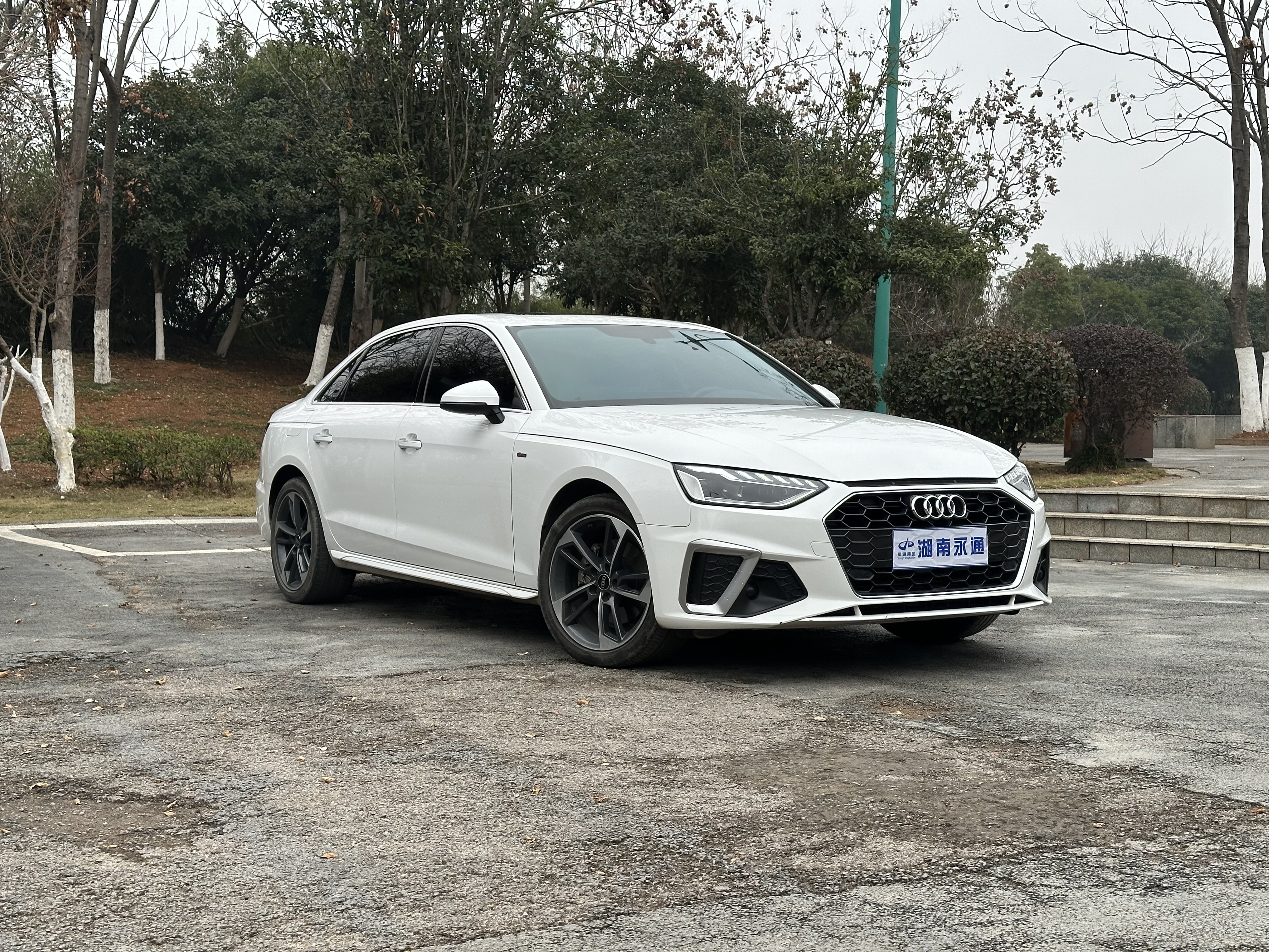 Audi A4L 2022 car image #3