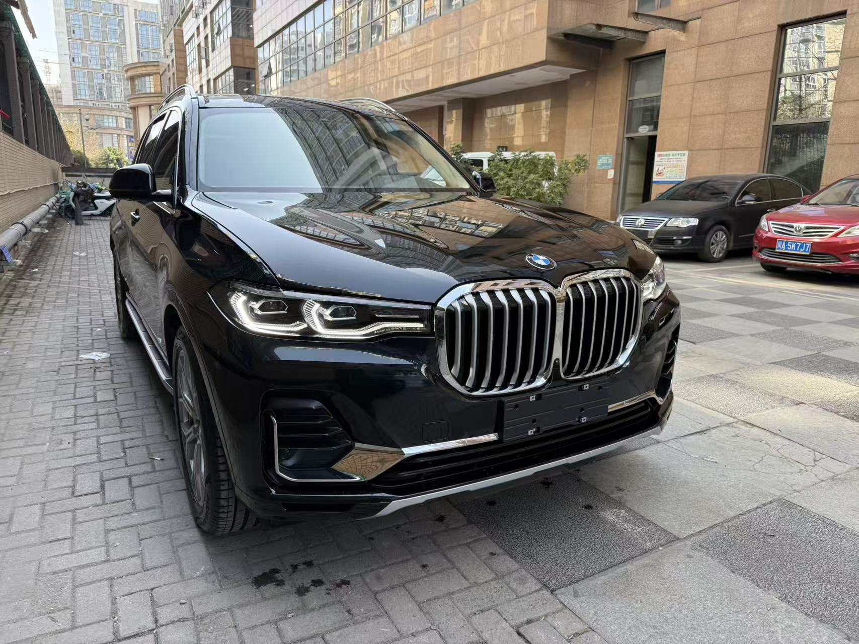 BMW X7 2022 صورة سيارة #3