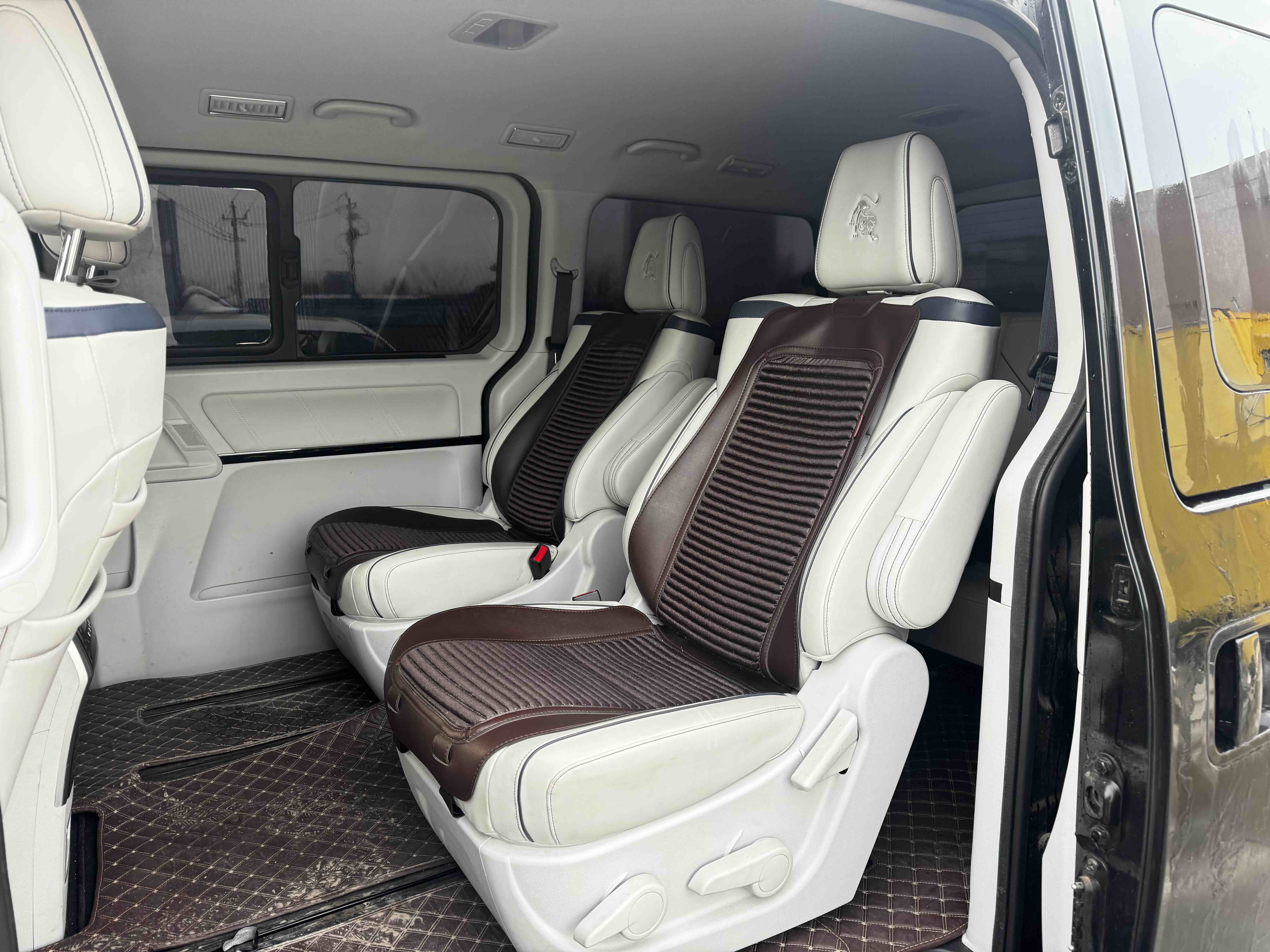 Forthing M7 2023 image de voiture #3