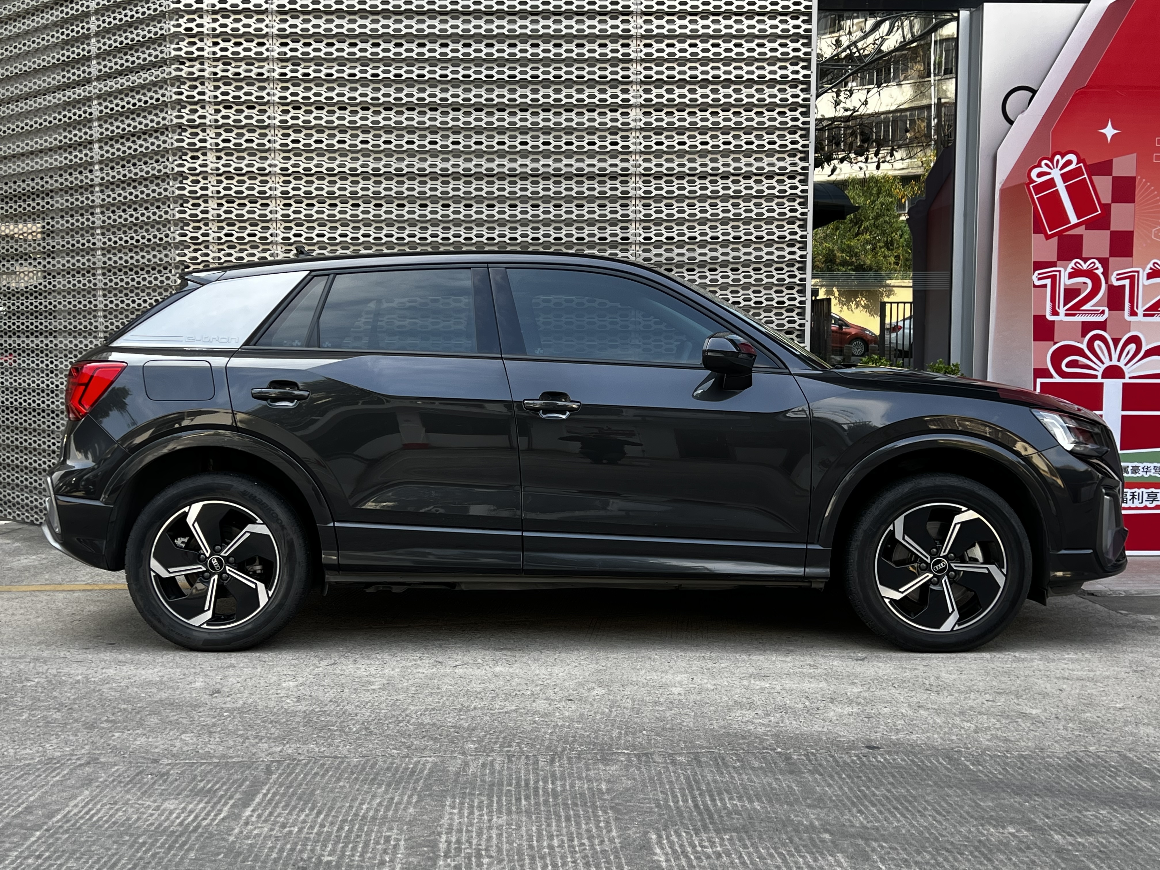 Audi Q2L e-tron 2022 immagine di auto #3