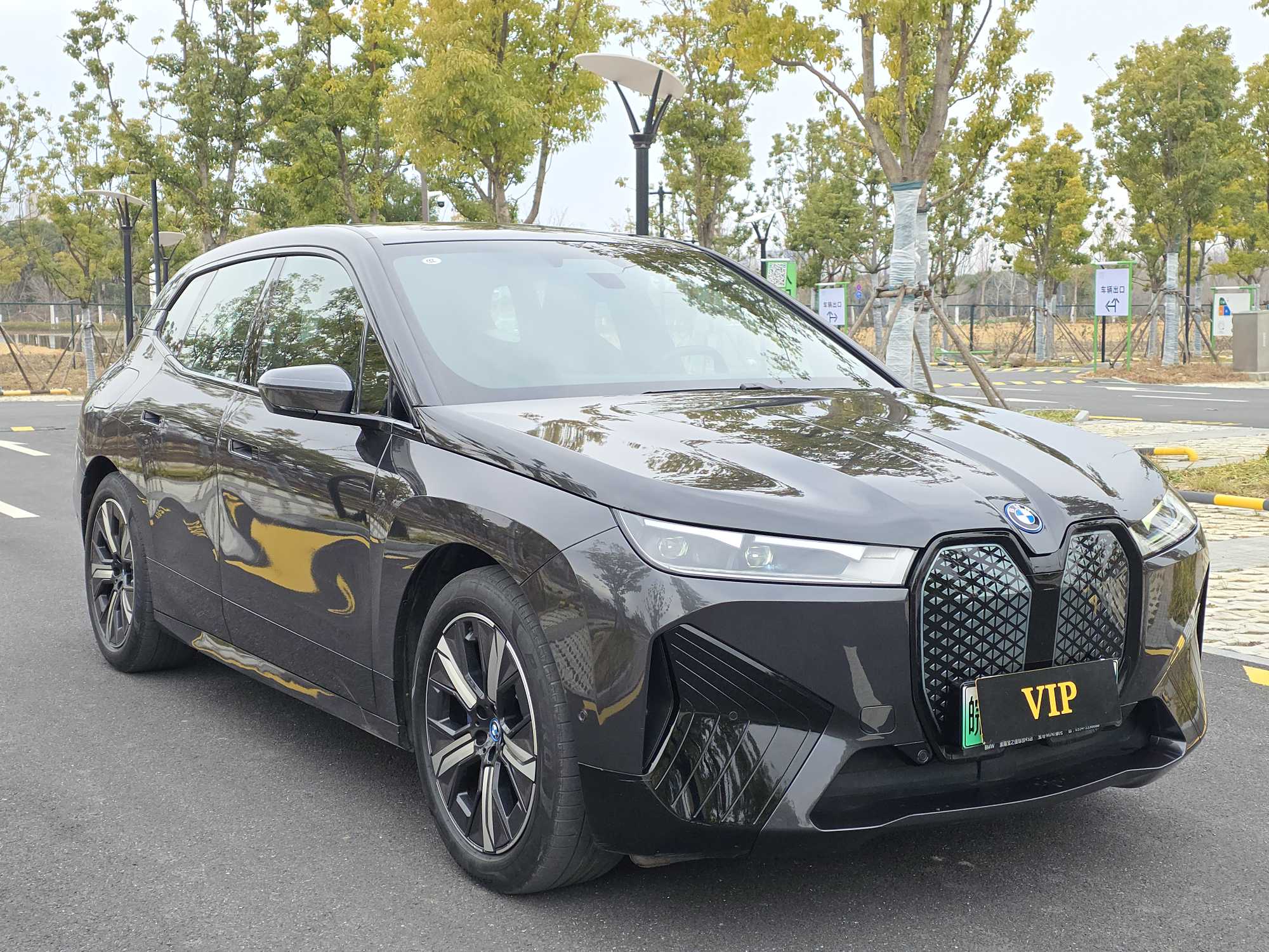 BMW iX 2022 car image #3