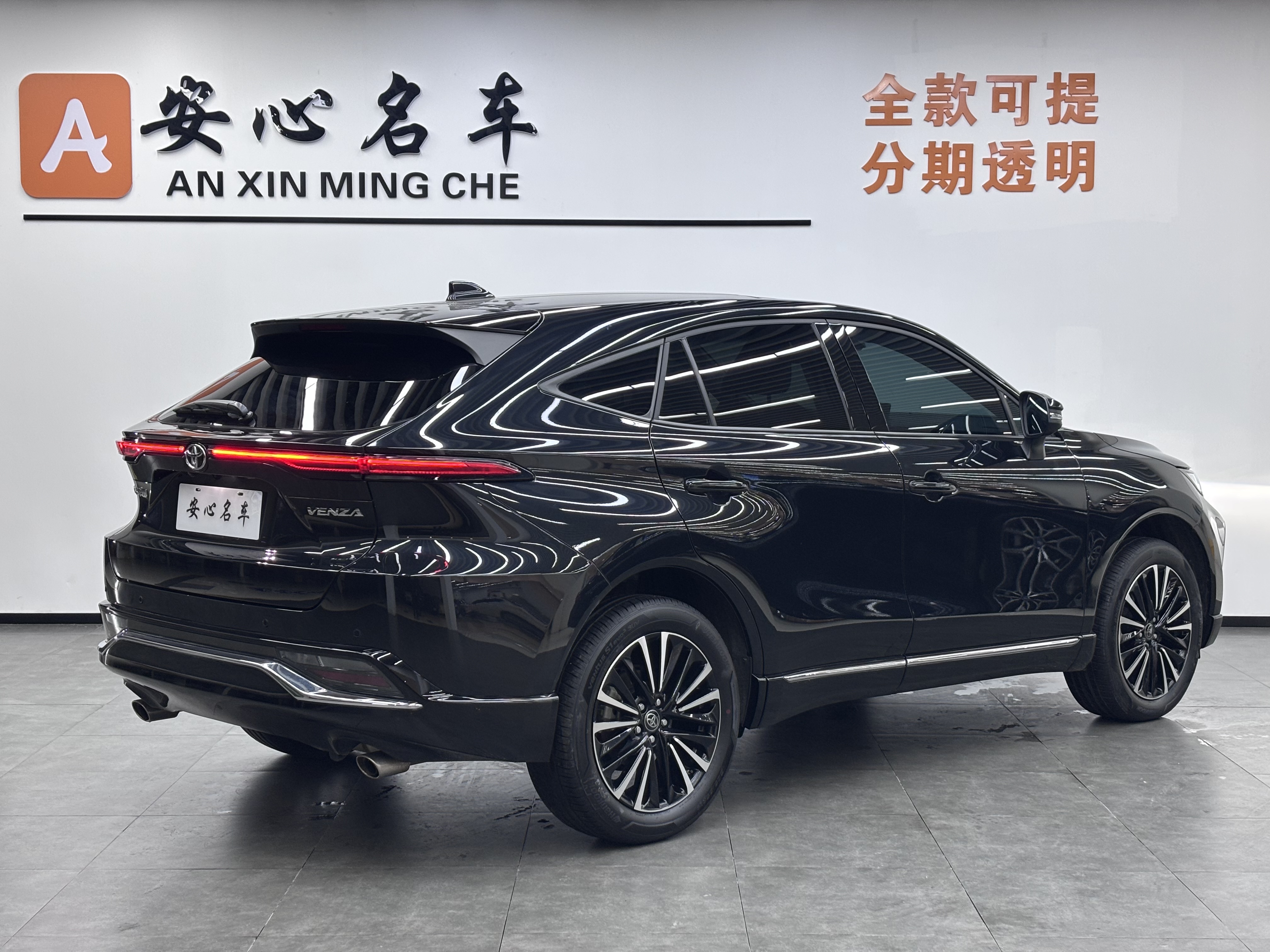 Toyota Venza 2023 car image #3