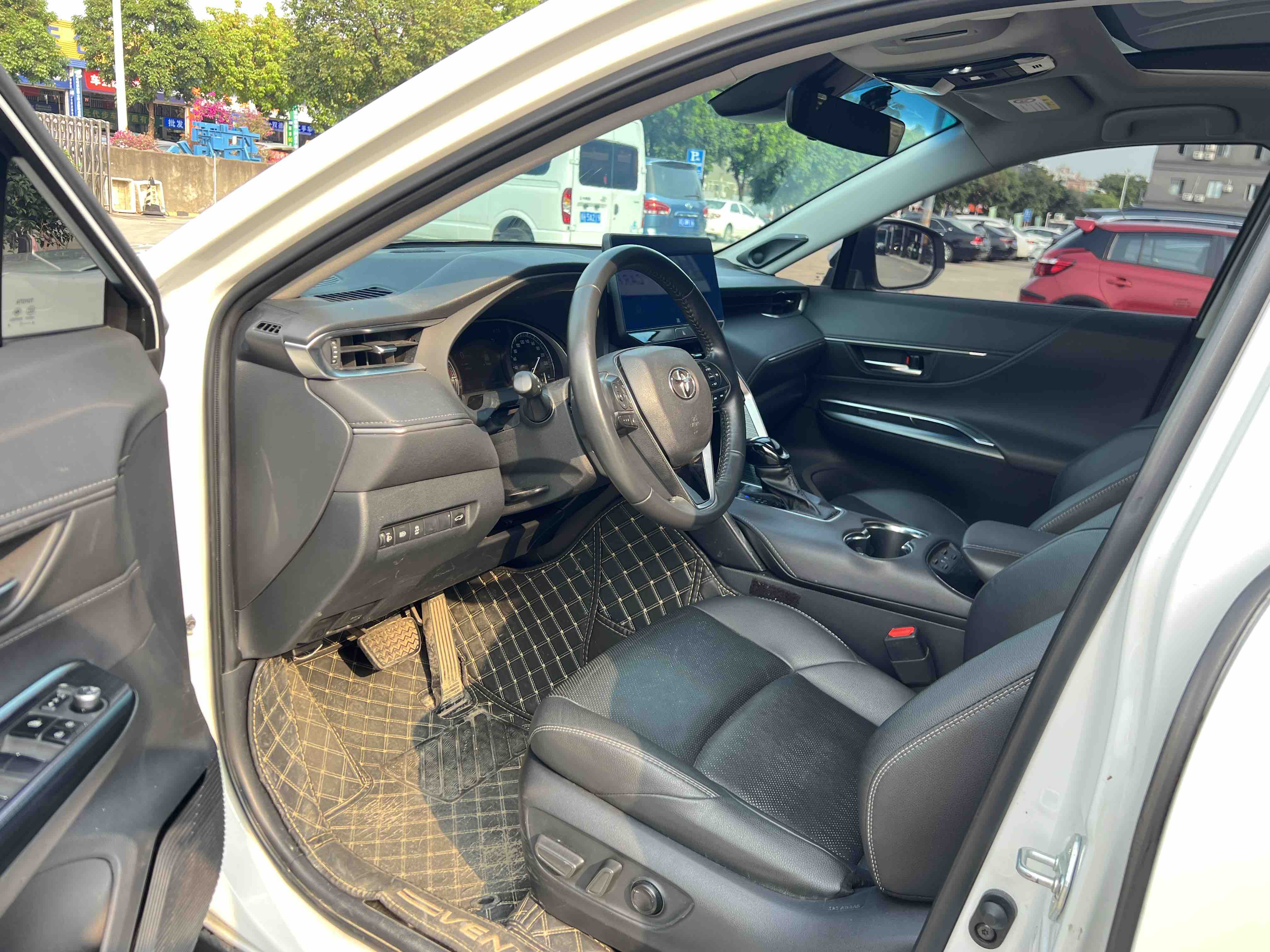 Toyota Venza 2023 car image #3