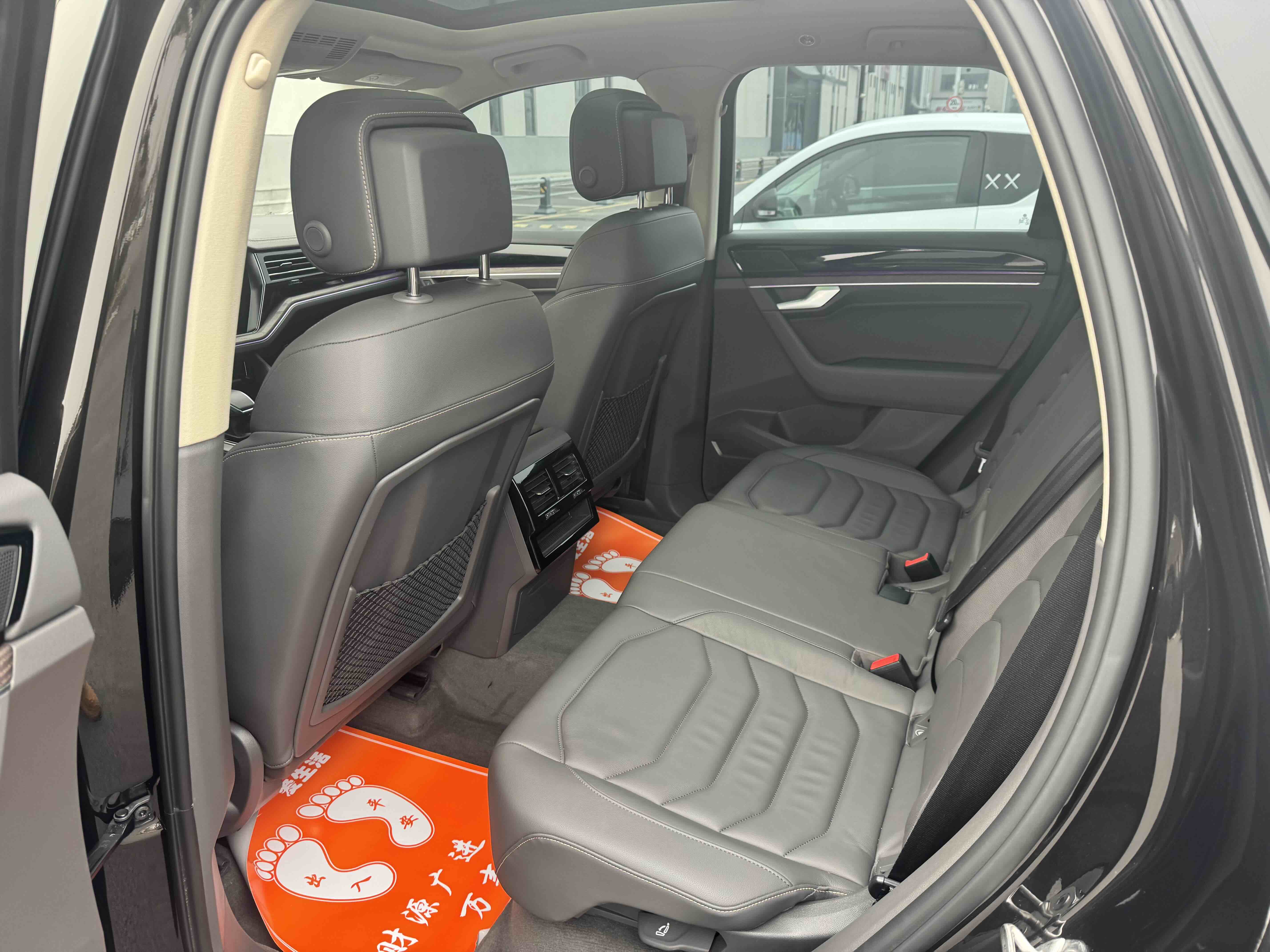 Volkswagen Touareg 2022 car image #3