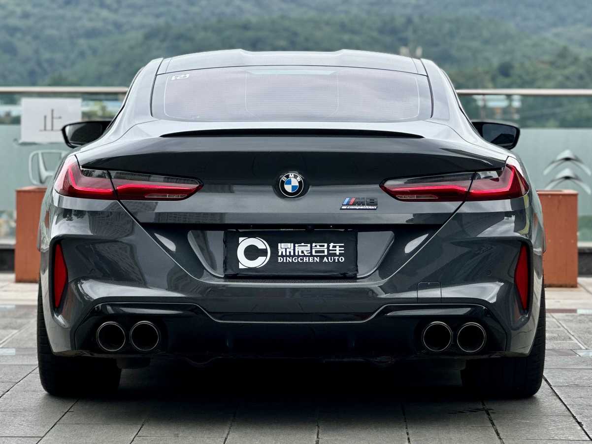 BMW M8 2023 صورة سيارة #3