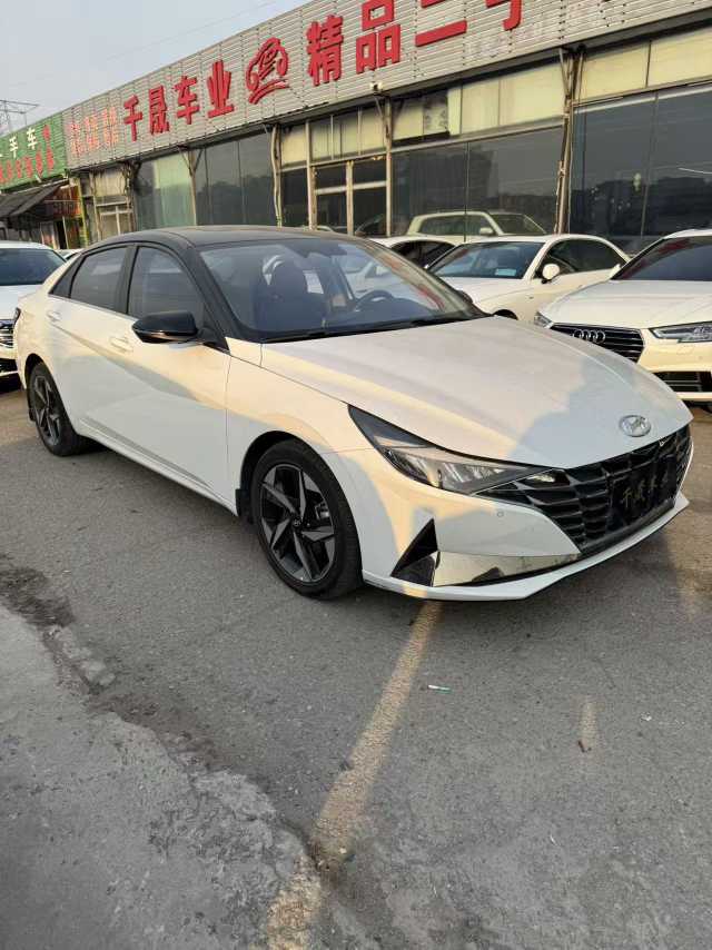 Hyundai Elantra 2023 immagine di auto #3