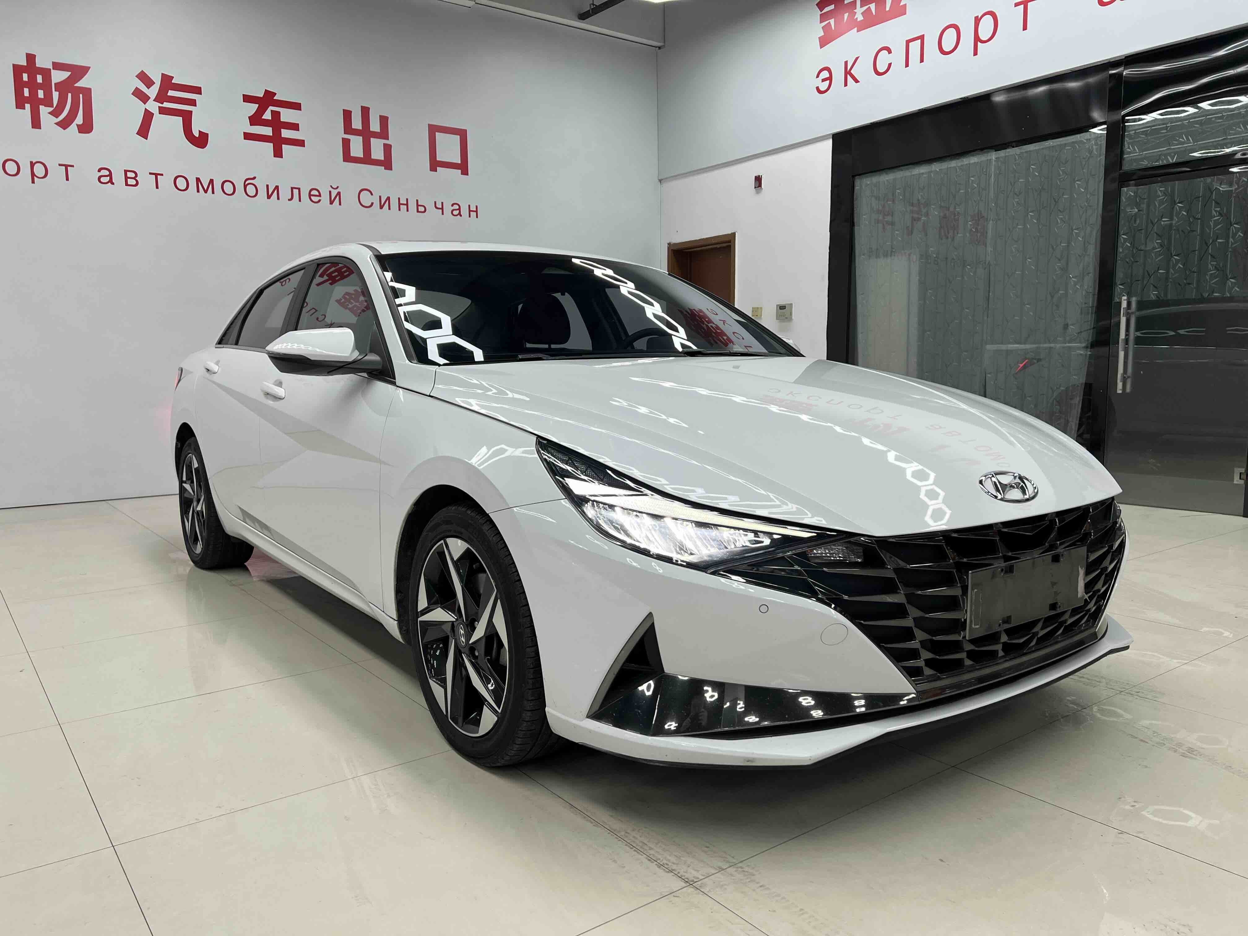 Hyundai Elantra 2023 car image #3