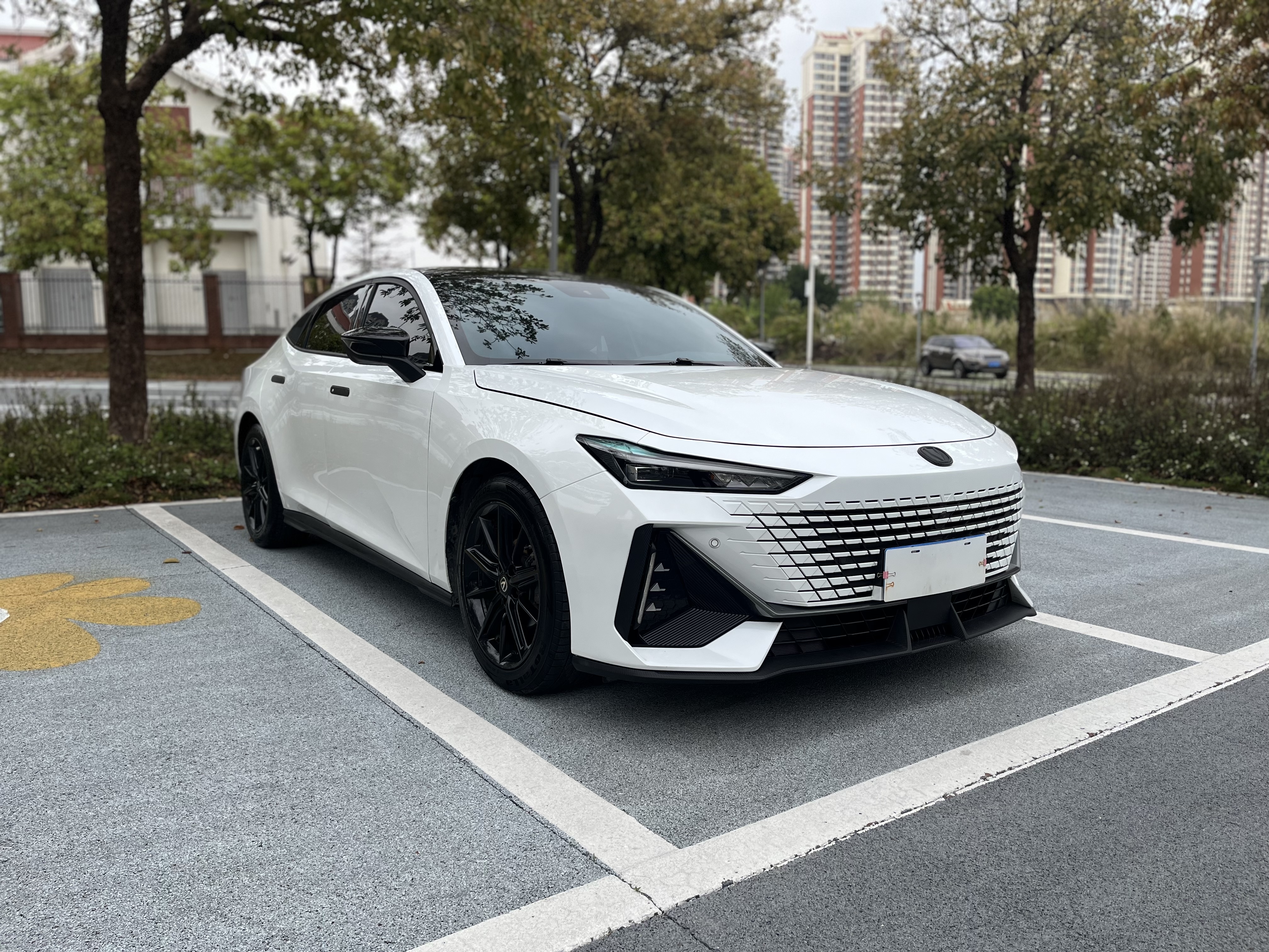 Changan UNI-V 2023 صورة سيارة #3