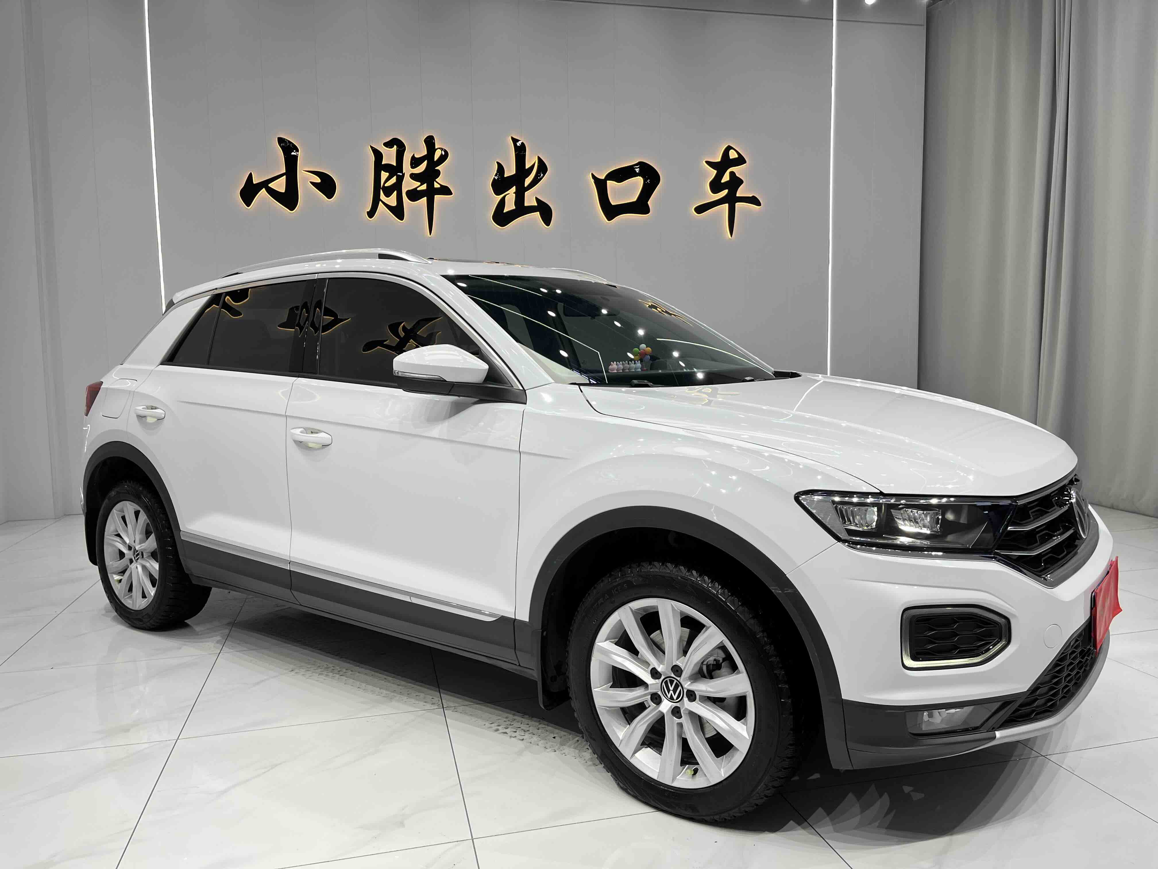 Volkswagen T-Roc 2022 car image #3