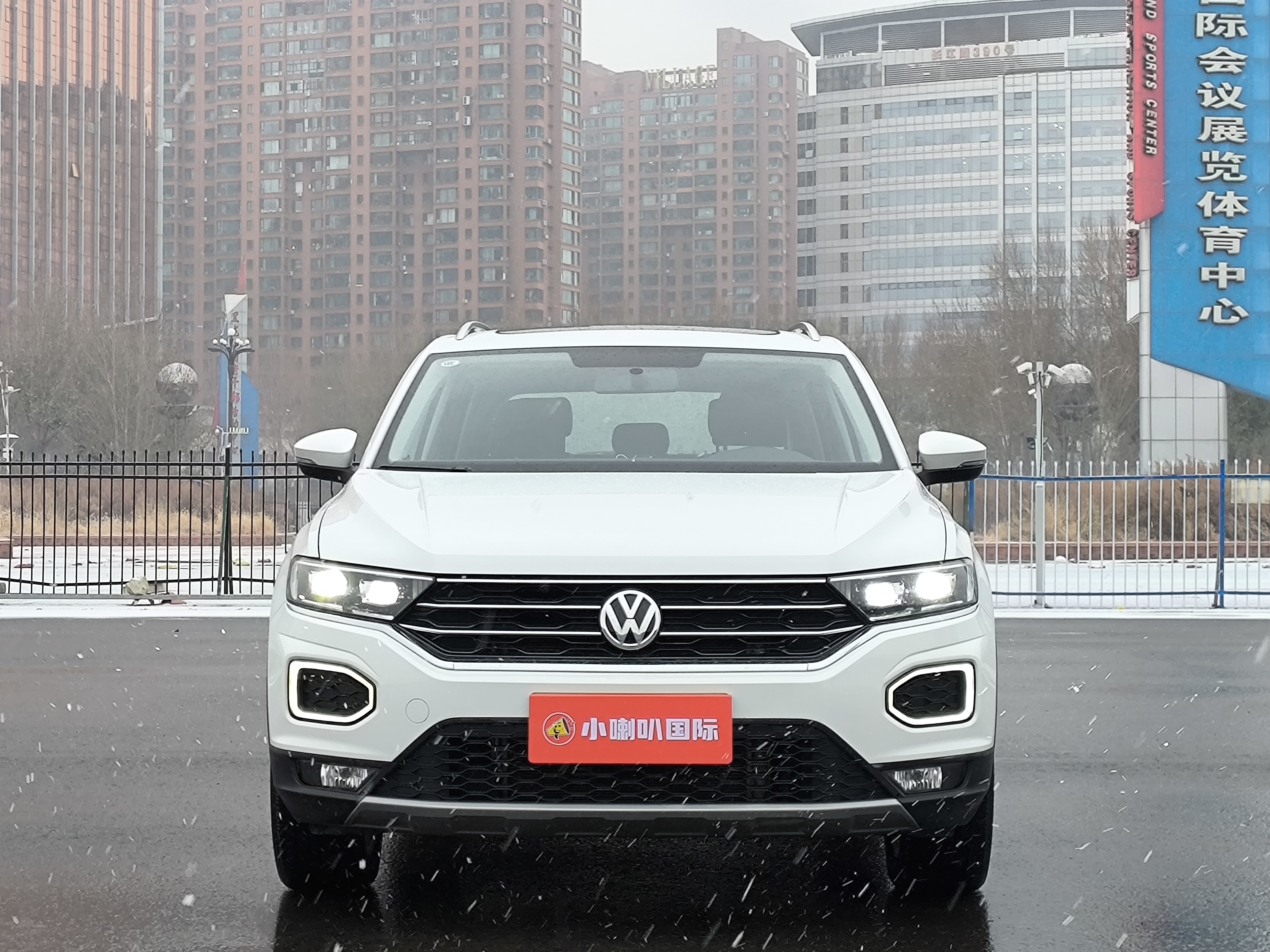 Volkswagen T-Roc 2022 car image #3