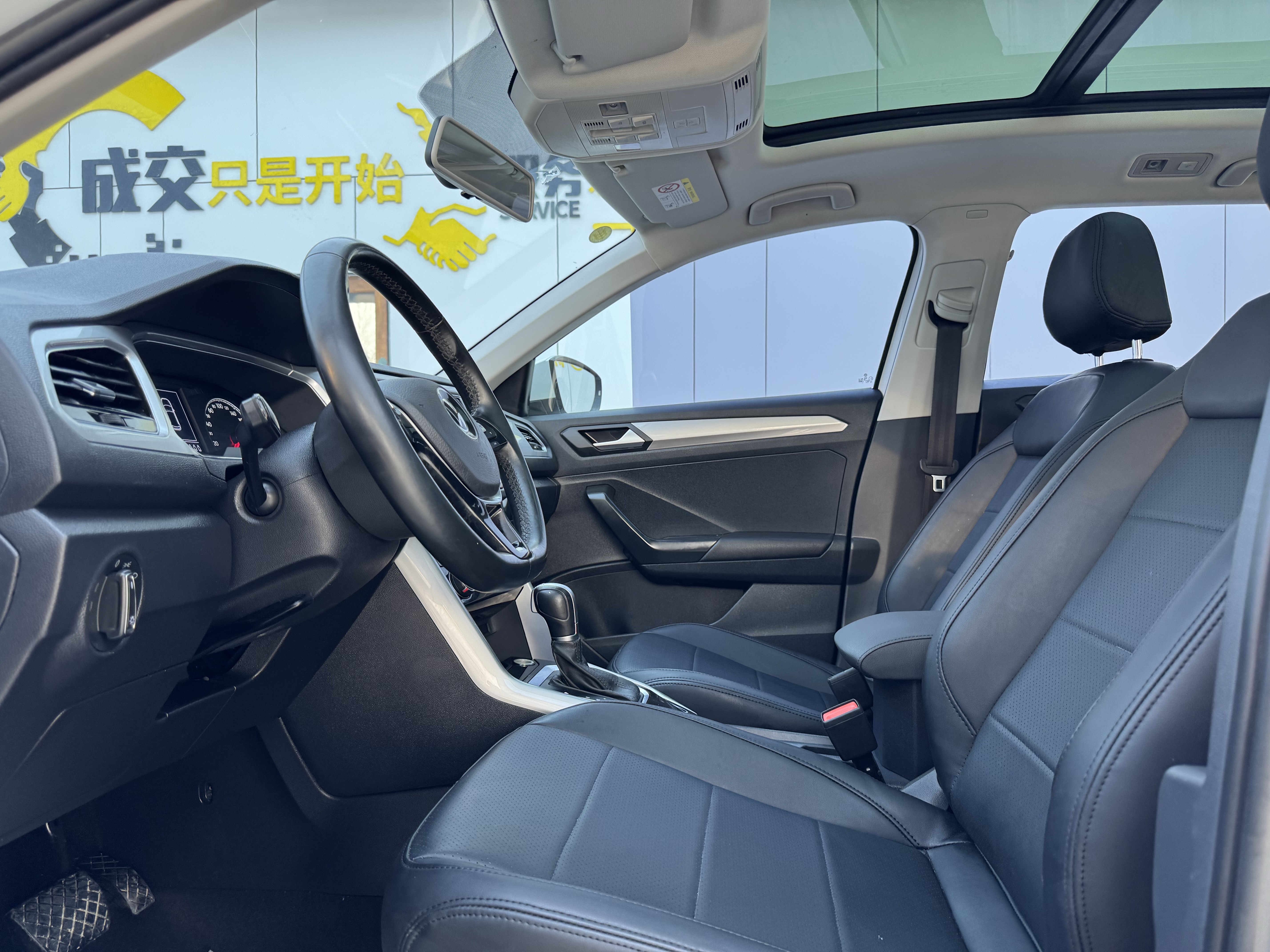 T-Roc 2023 car image #3