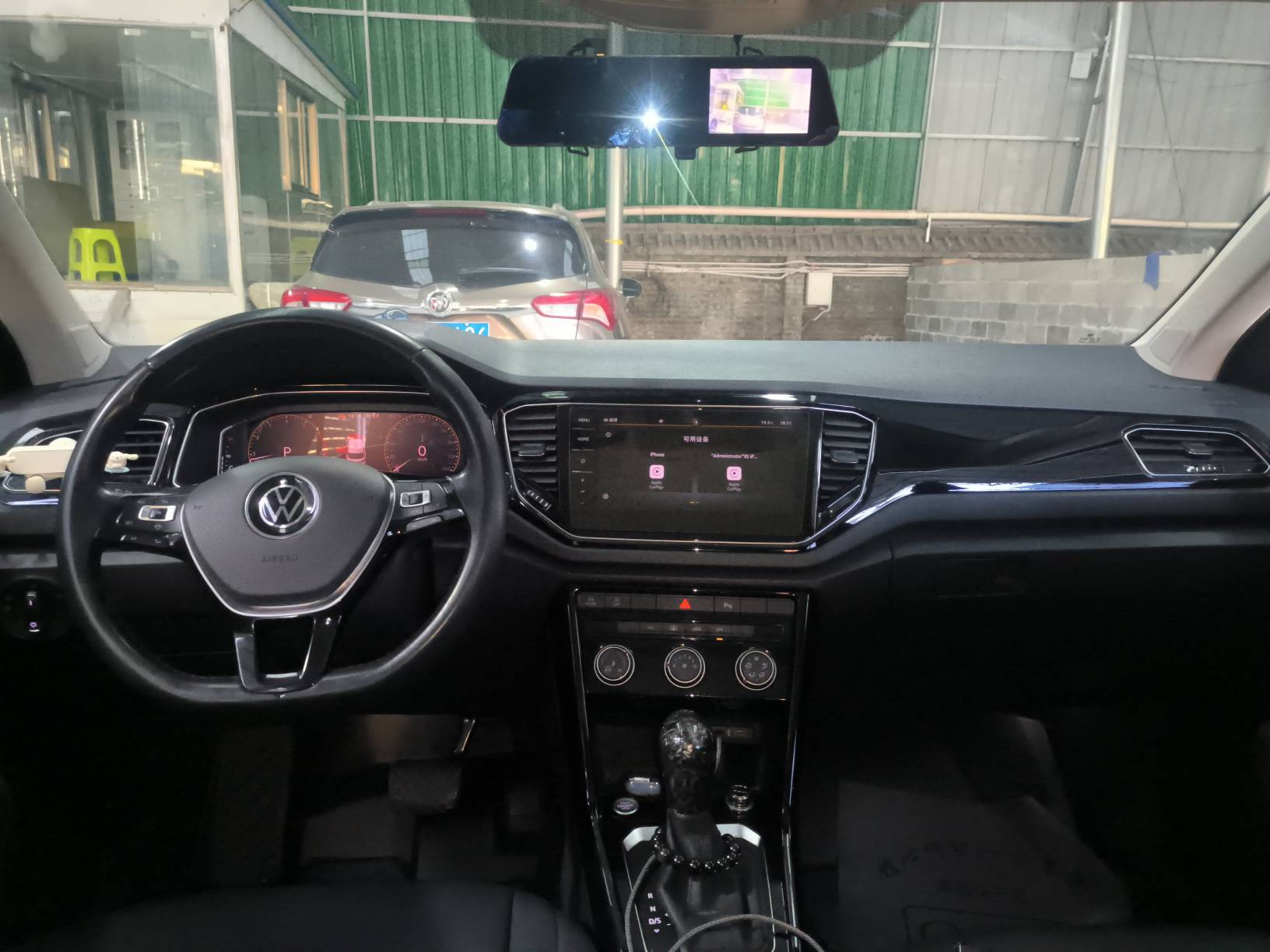 Volkswagen T-Roc 2022 car image #3