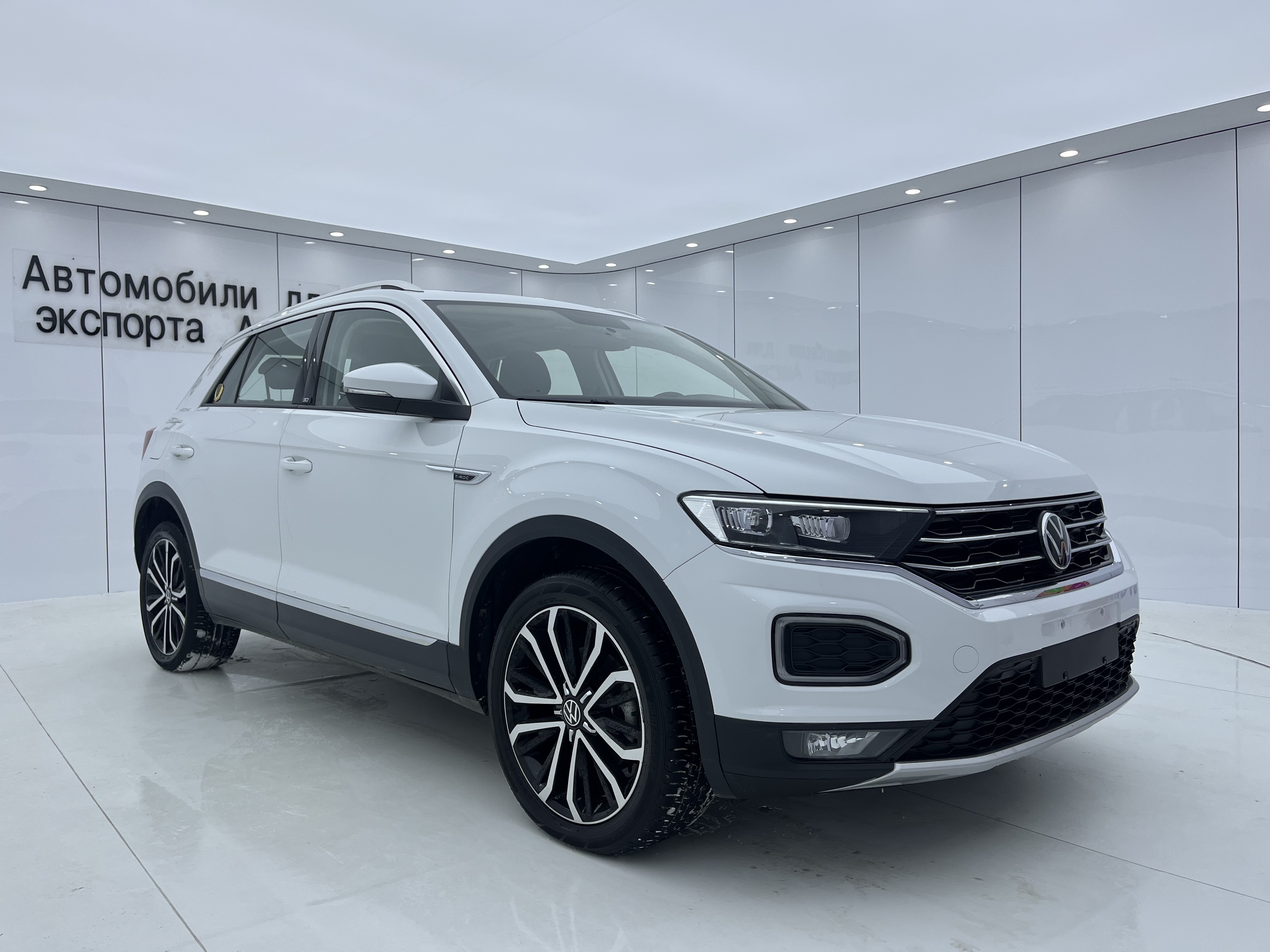 Volkswagen T-Roc 2022 immagine di auto #3