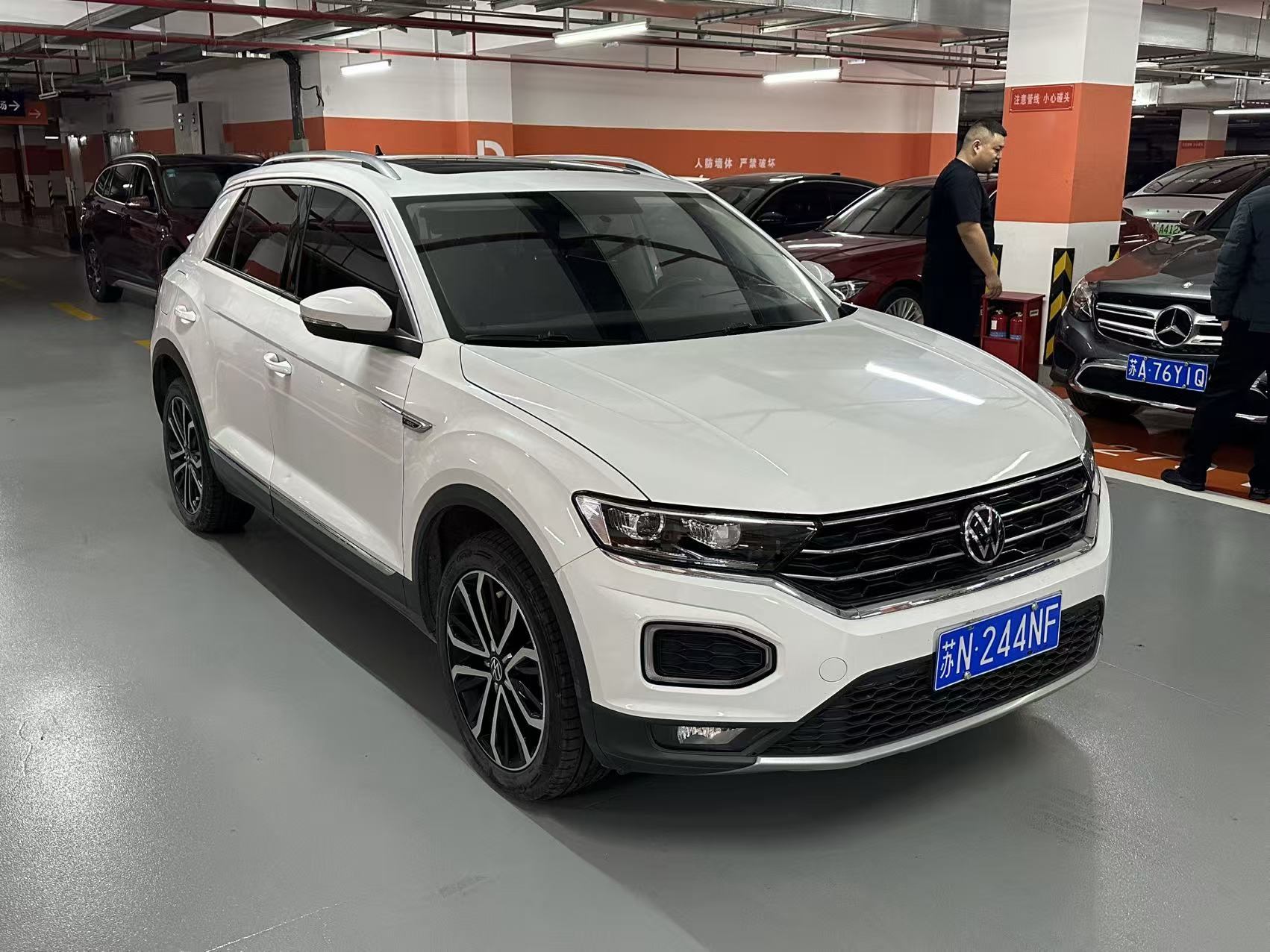 Volkswagen T-Roc 2022 car image #3