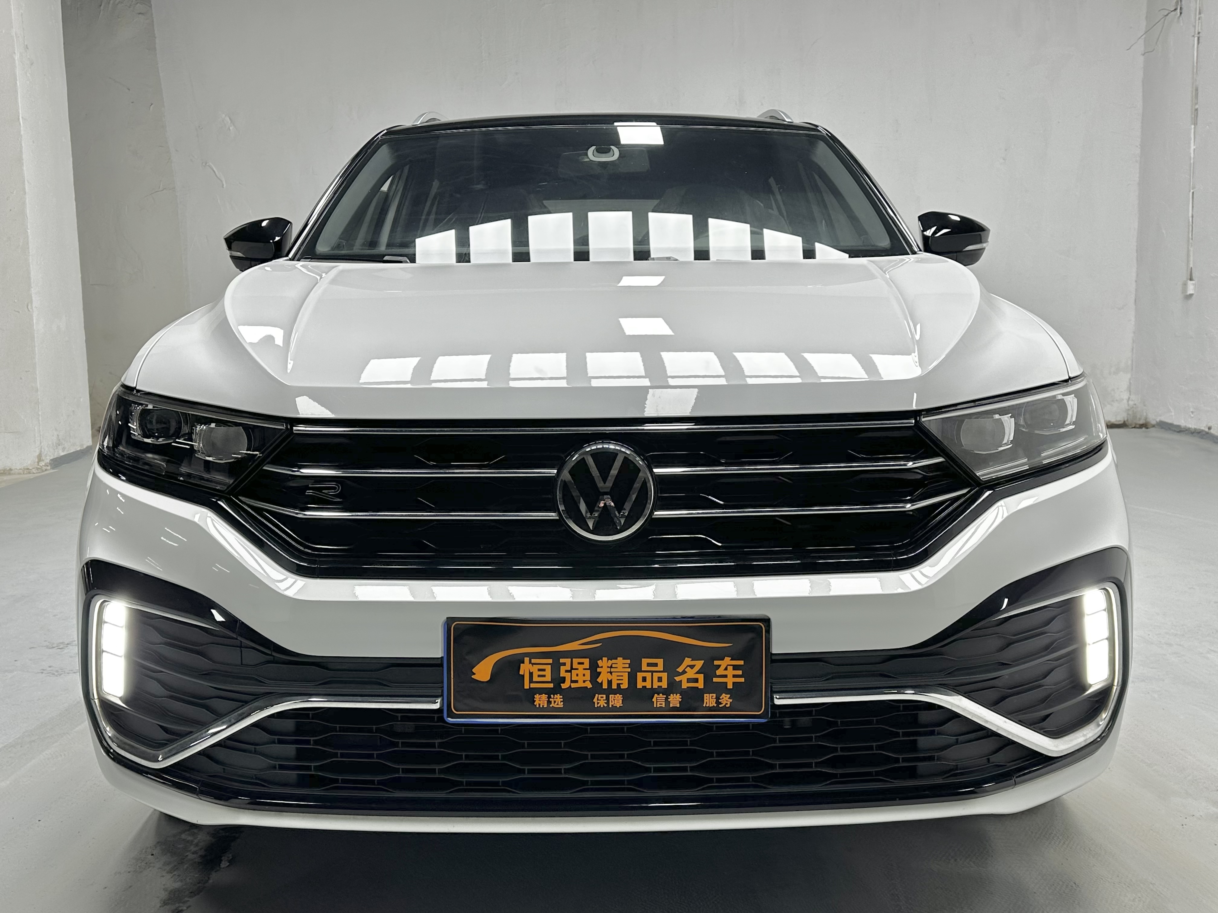 Volkswagen T-Roc 2022 car image #3