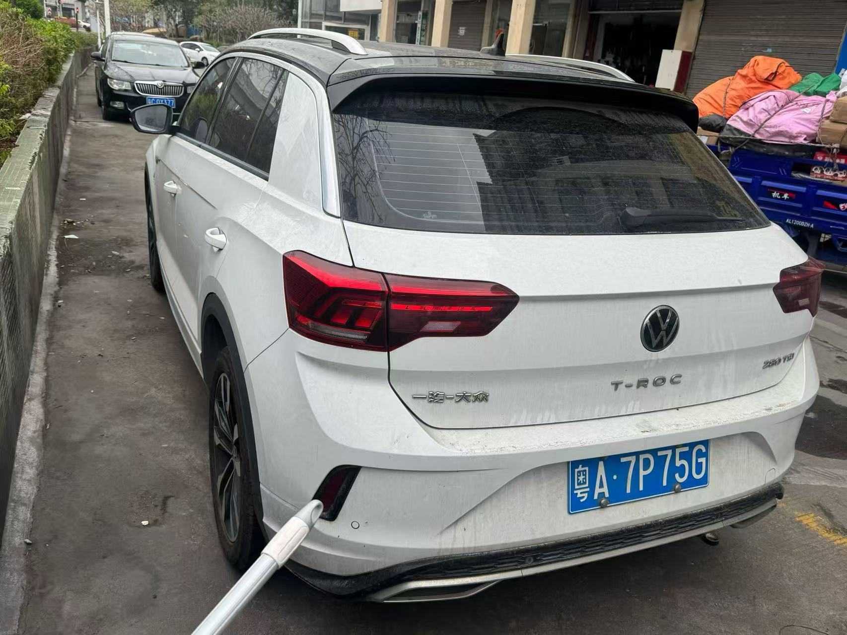 Volkswagen T-Roc 2023 immagine di auto #3