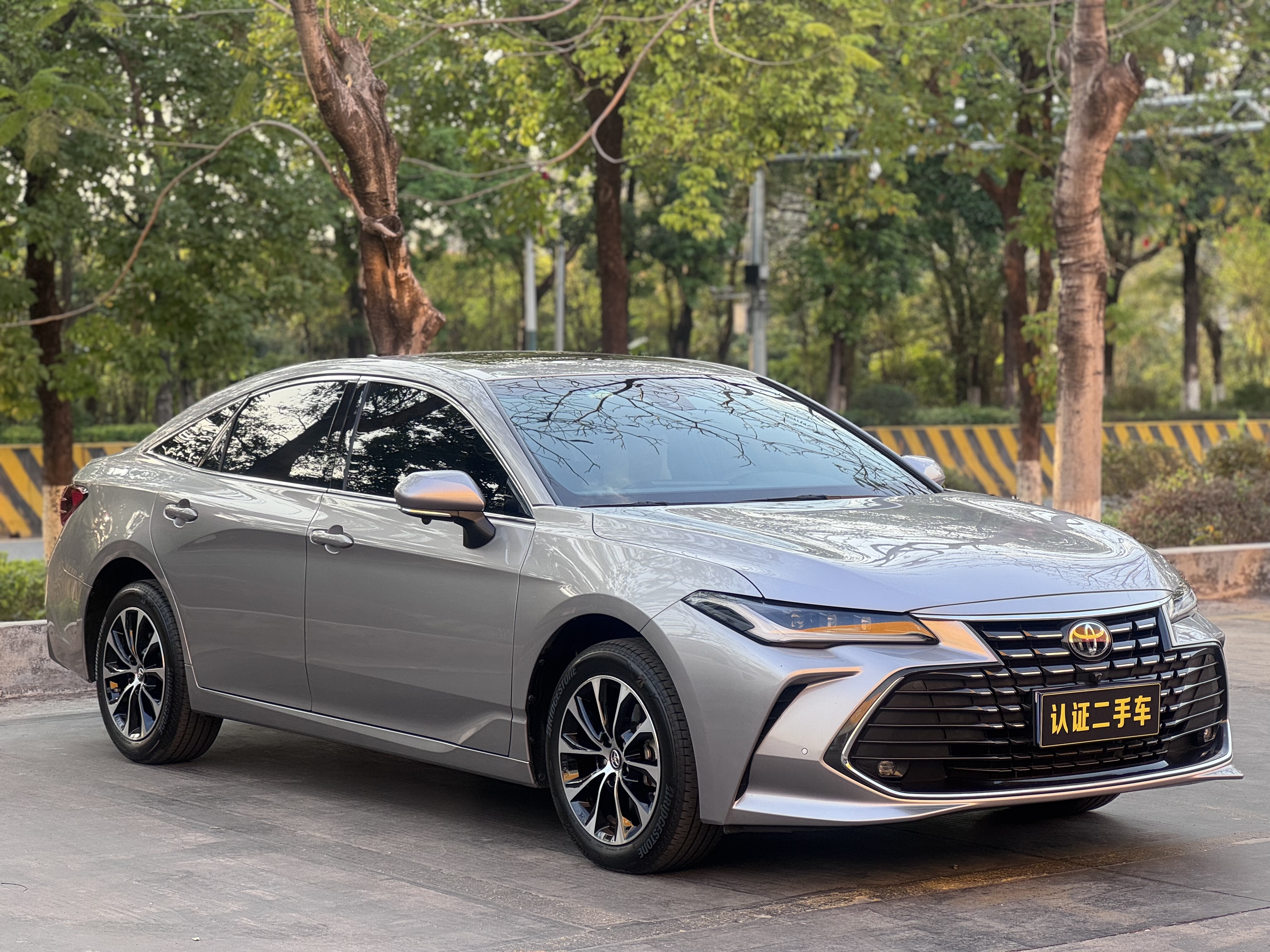 Toyota Avalon 2022 car image #3