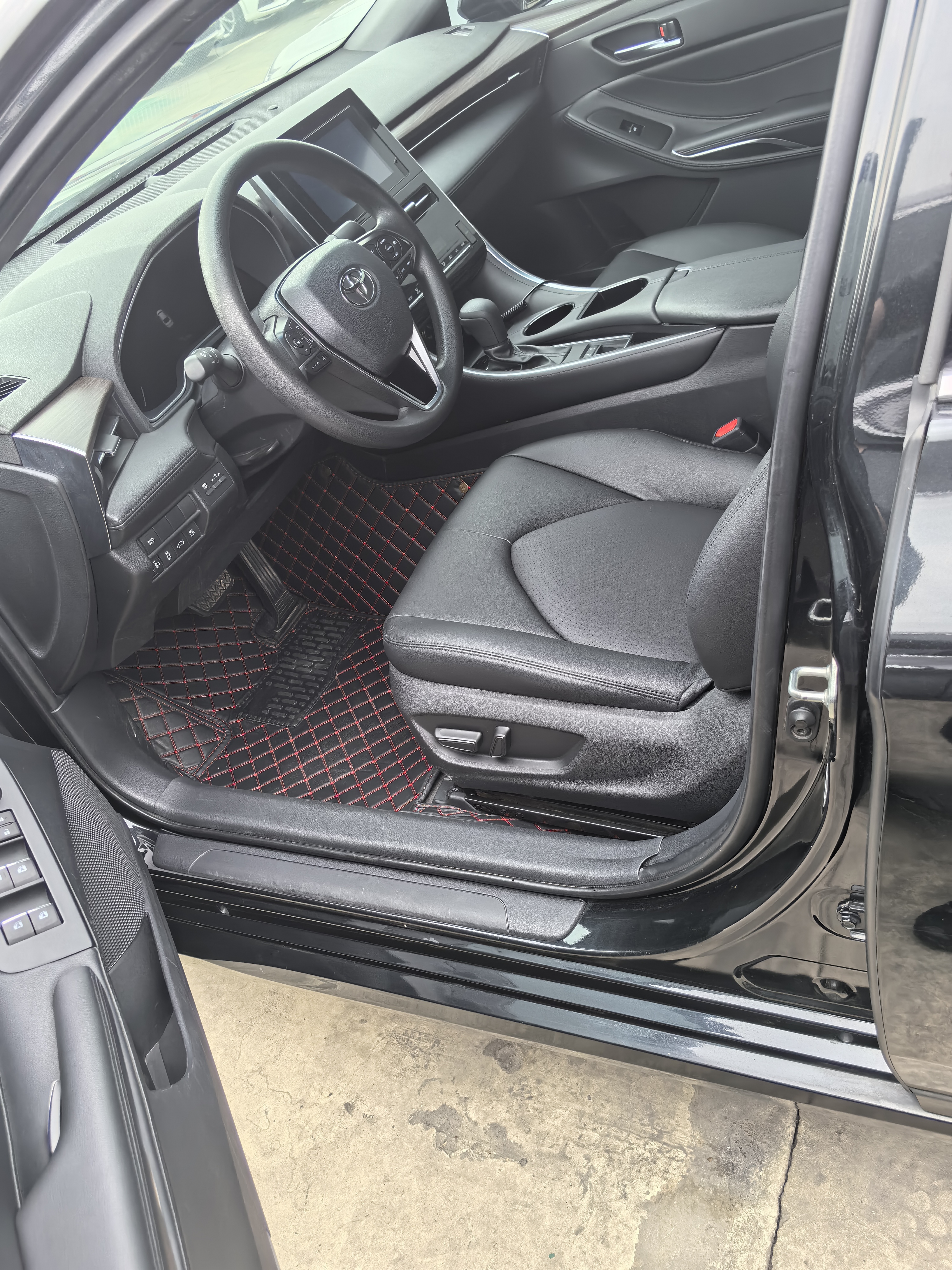 Toyota Avalon 2023 car image #3