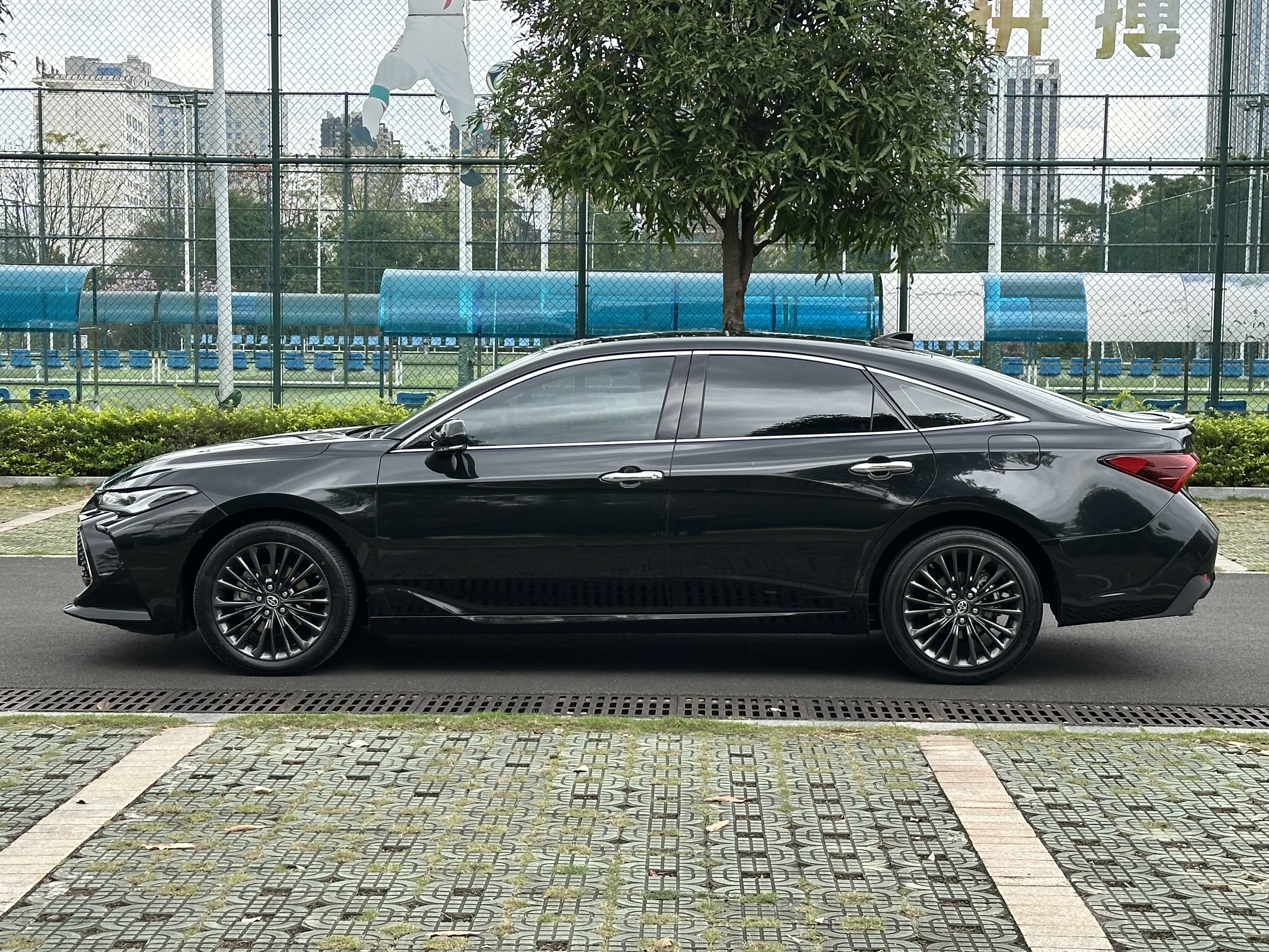 Toyota Avalon 2023 car image #3