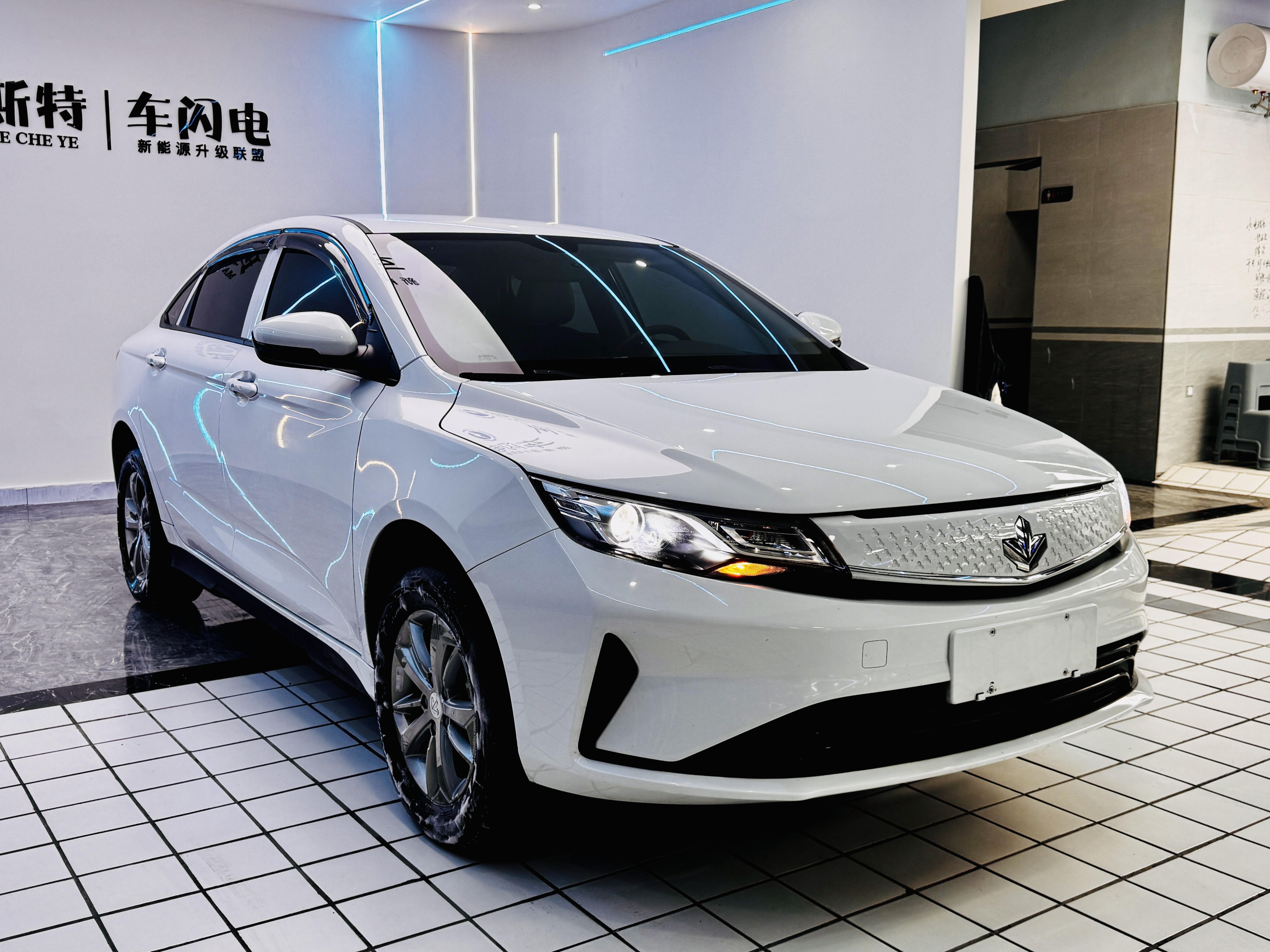 睿蓝汽车 枫叶60s 2025 汽车图片 #3