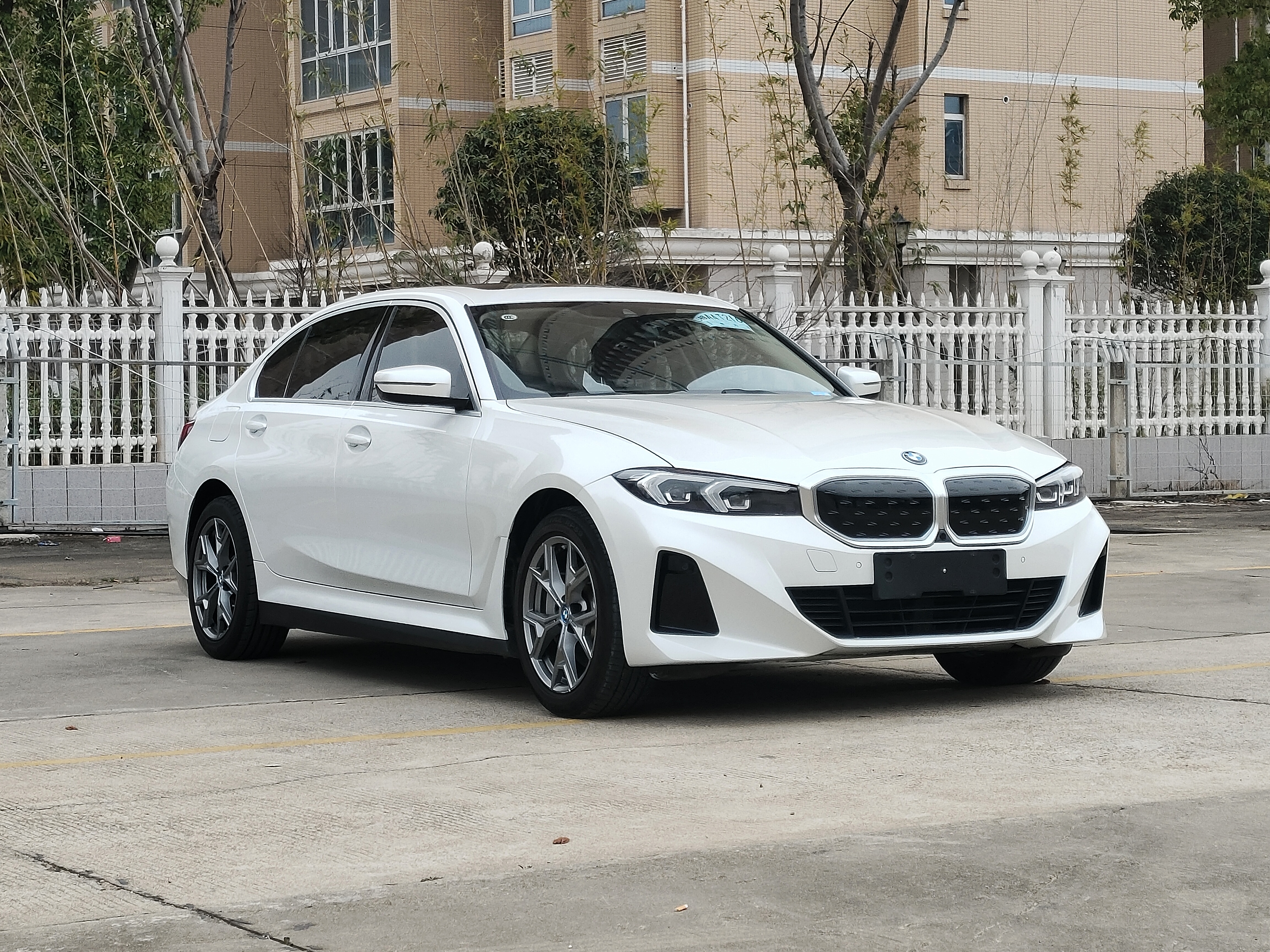 BMW i3 2023 car image #3