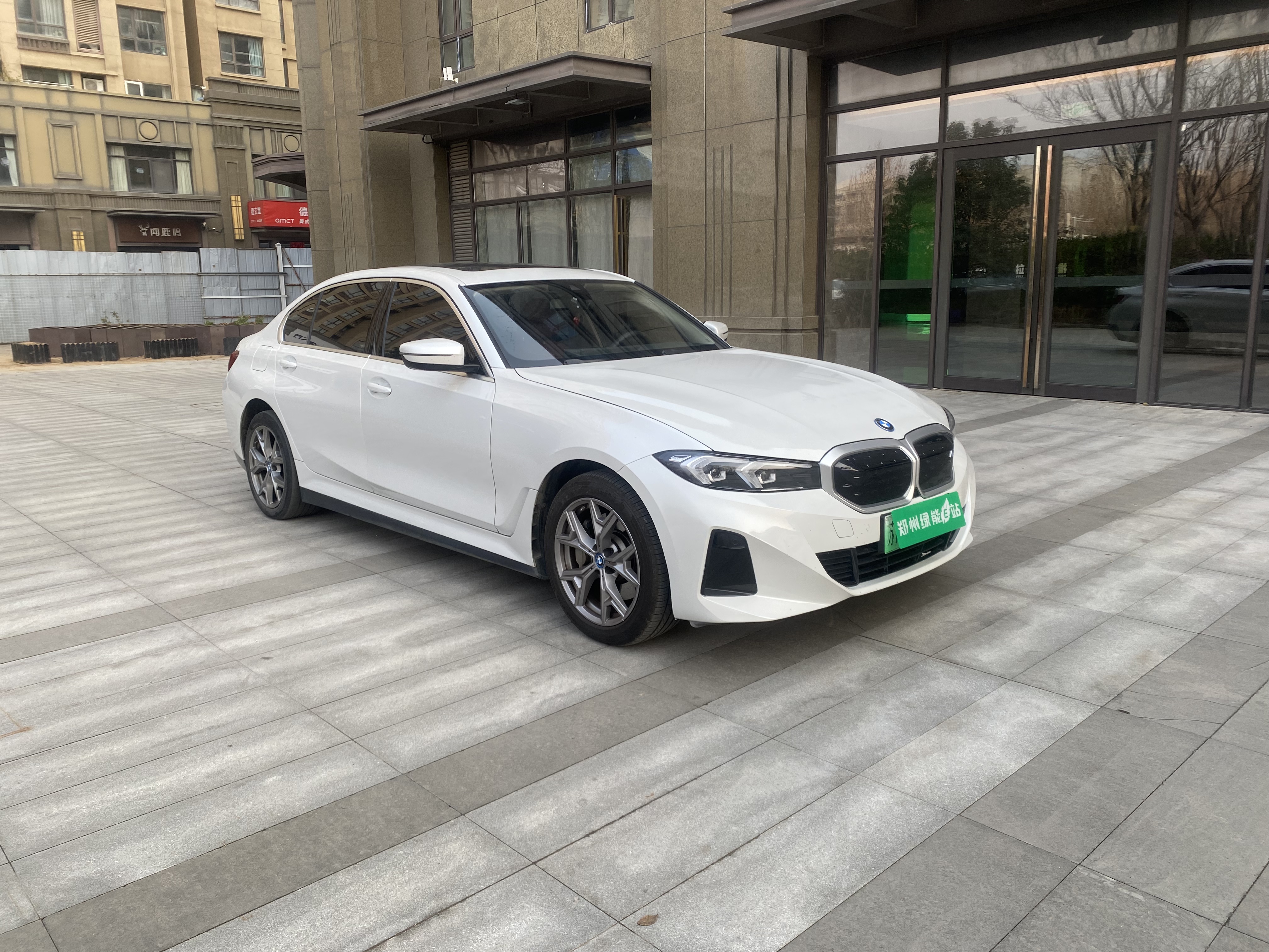 BMW i3 2023 car image #3