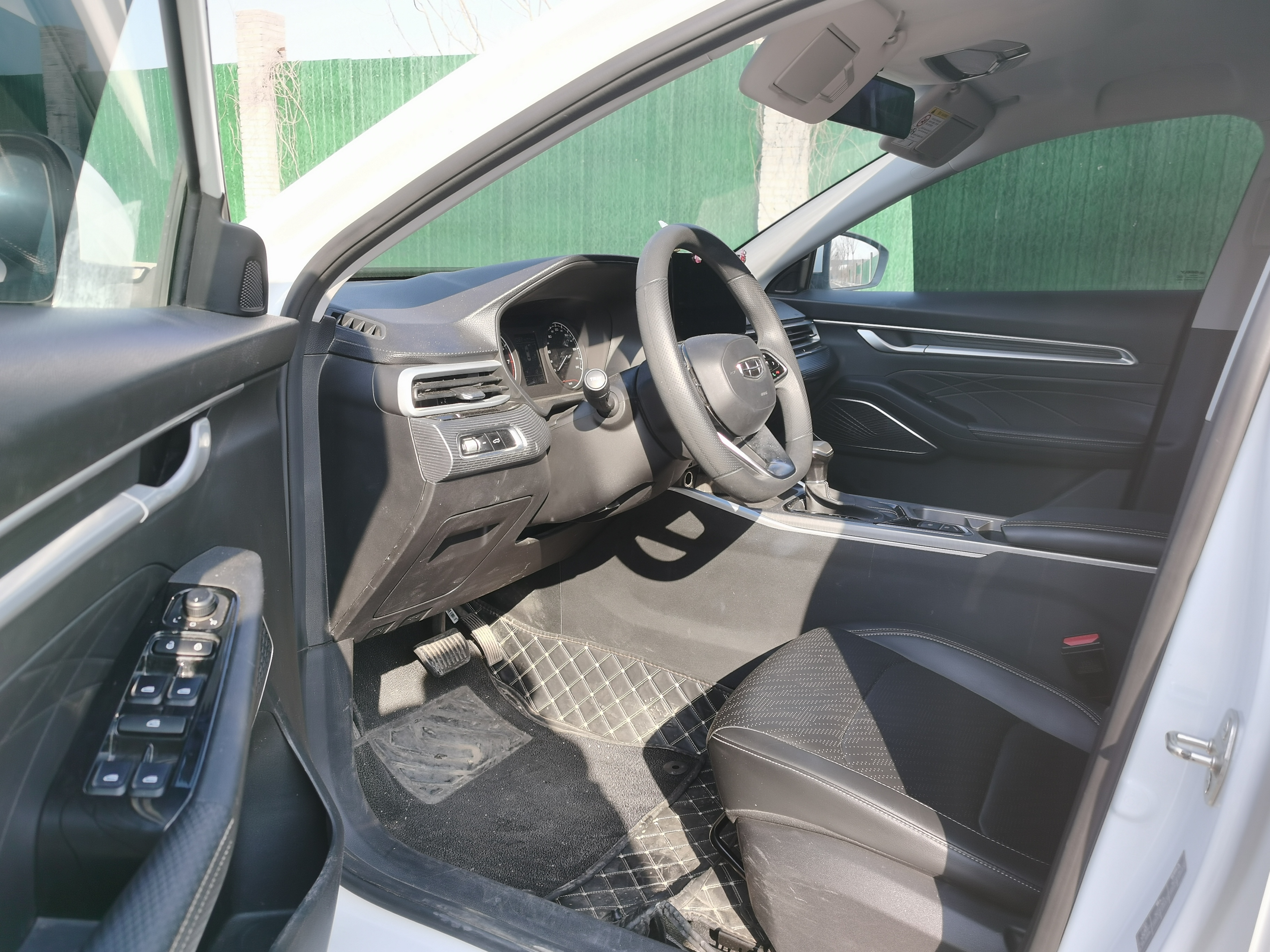 Emgrand 2023 car image #3