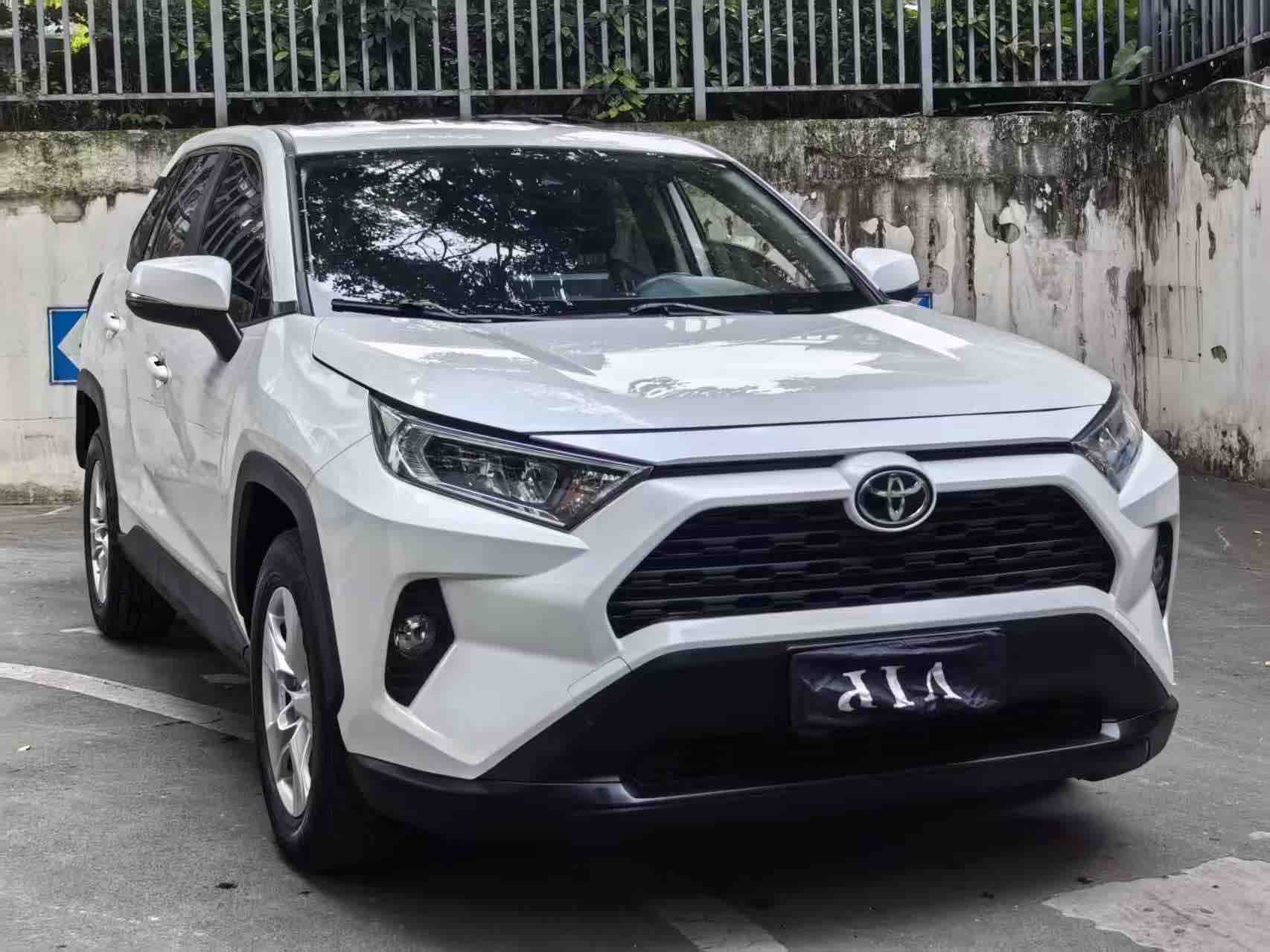 Toyota RAV4 2023 #3 Toyota RAV4 2023 car image #3