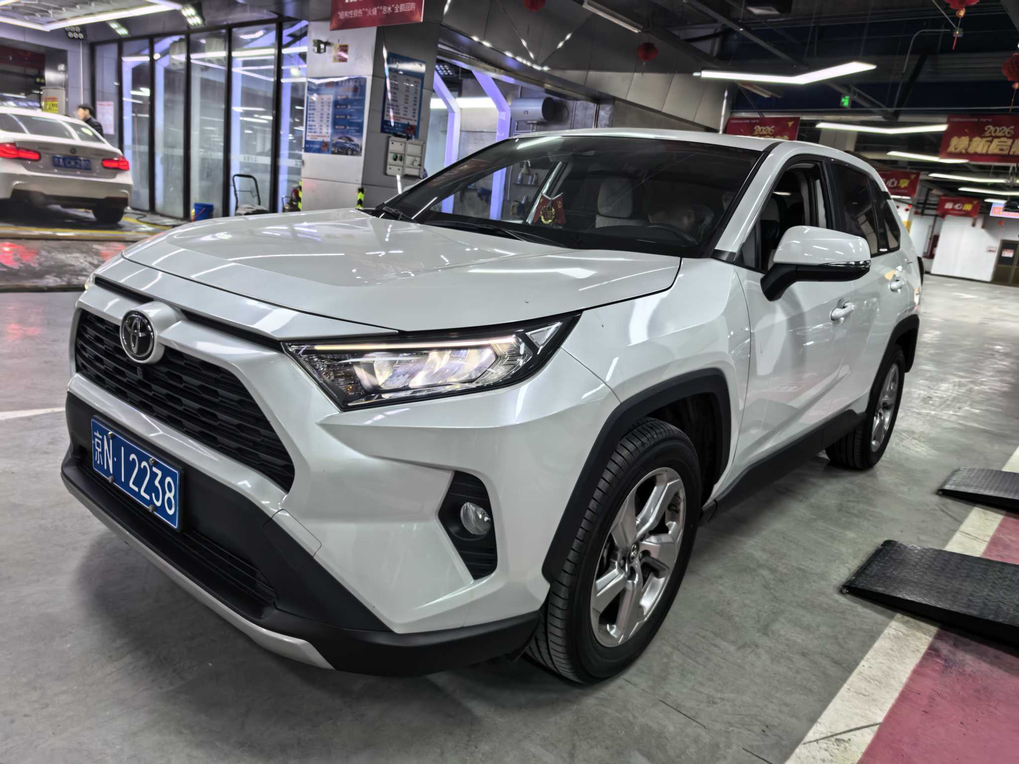 Toyota RAV4 2023 car image #3