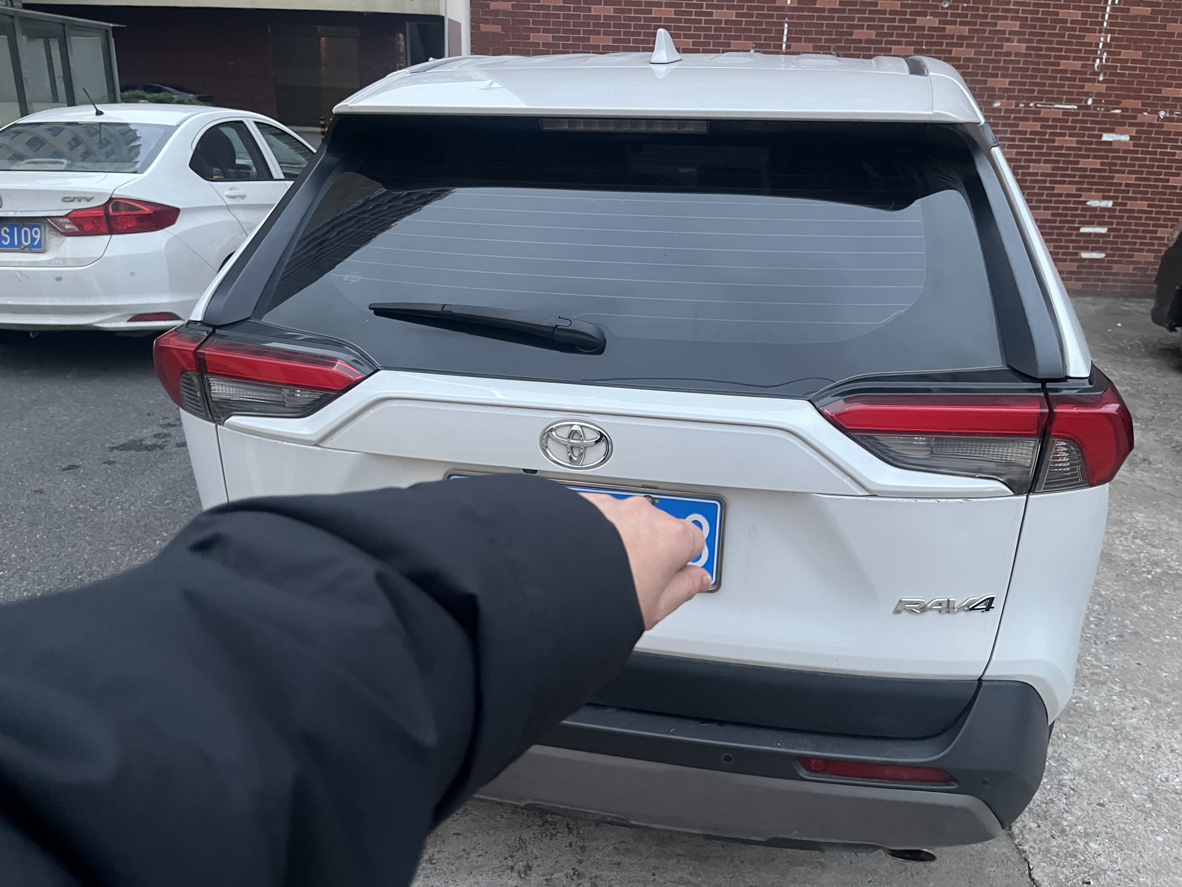 Toyota RAV4 2022 car image #3