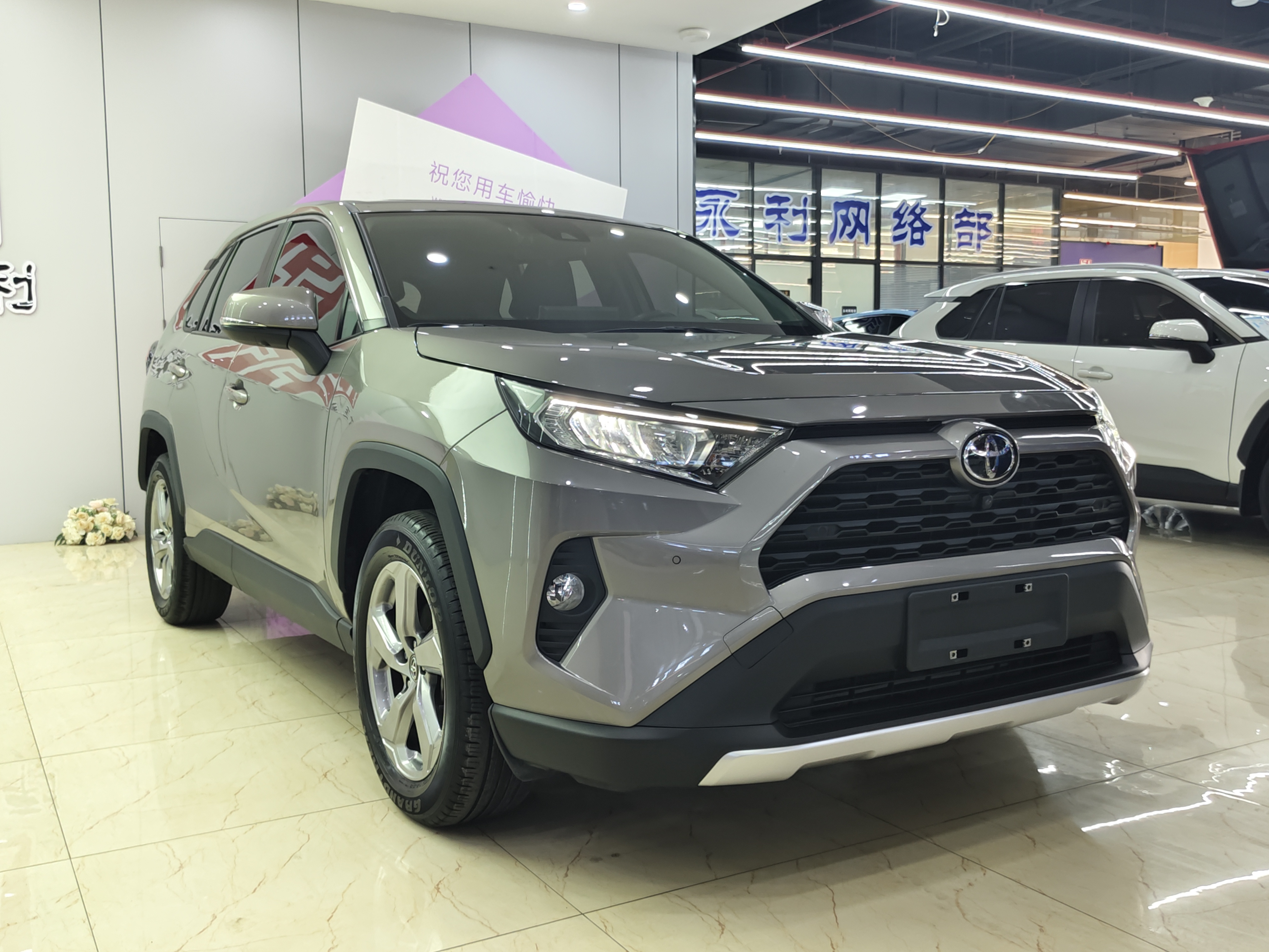 Toyota RAV4 2022 car image #3