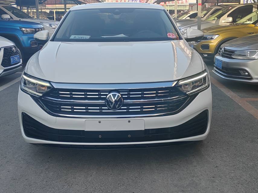 Volkswagen Sagitar 2022 car image #3