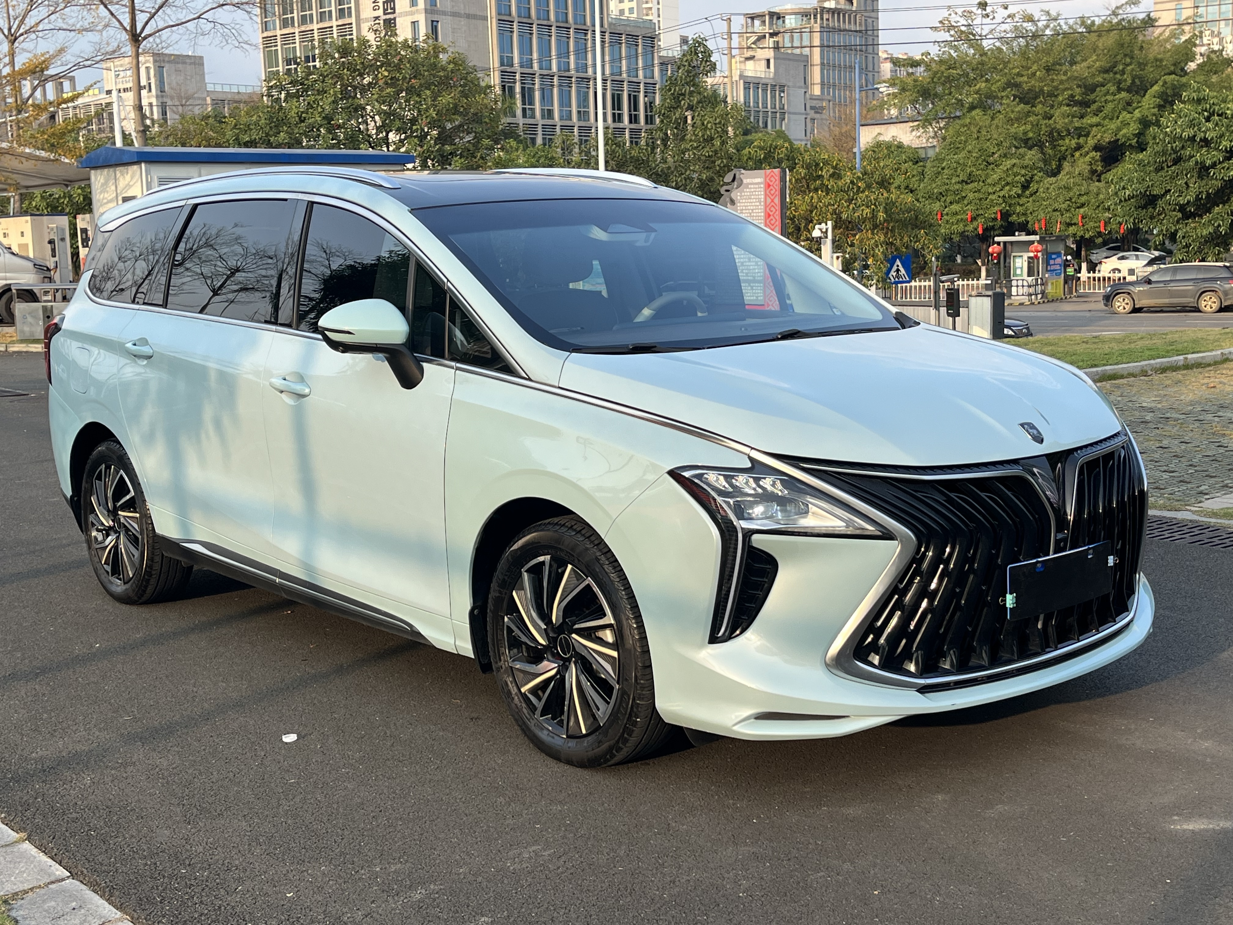 Forthing Yacht 2022 car image #3