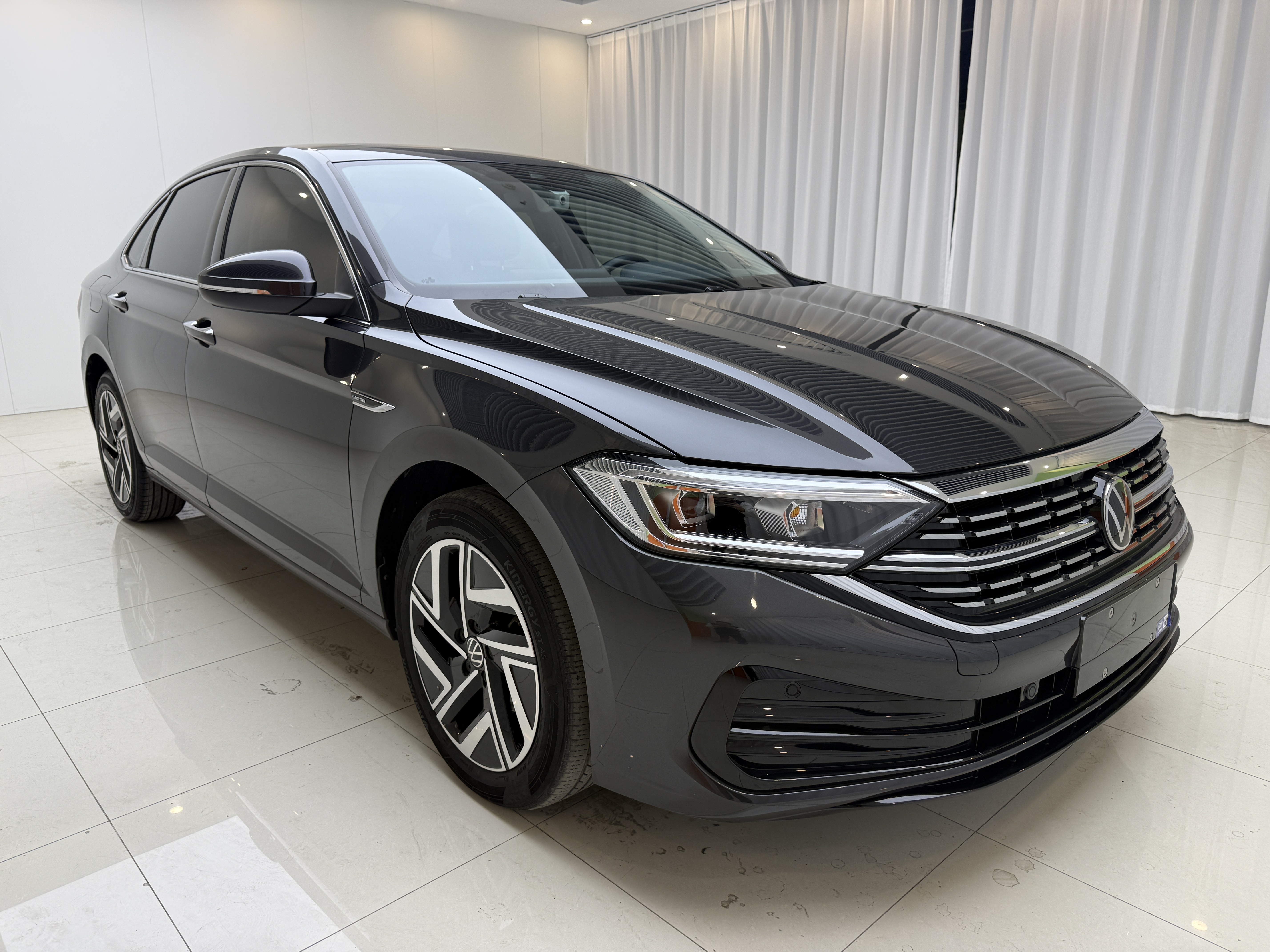 Volkswagen Sagitar 2022 car image #3