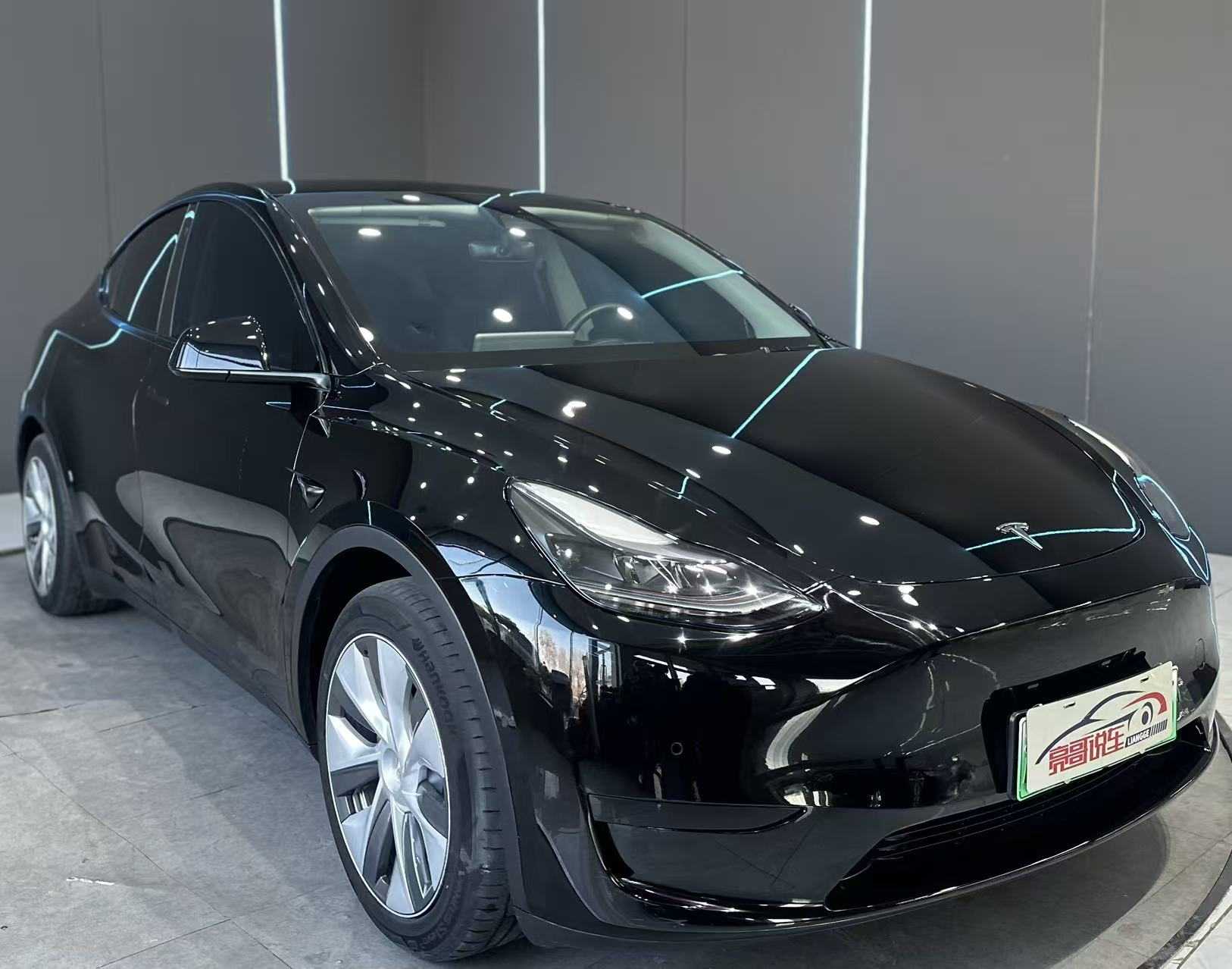 Tesla Model Y 2023 car image #3