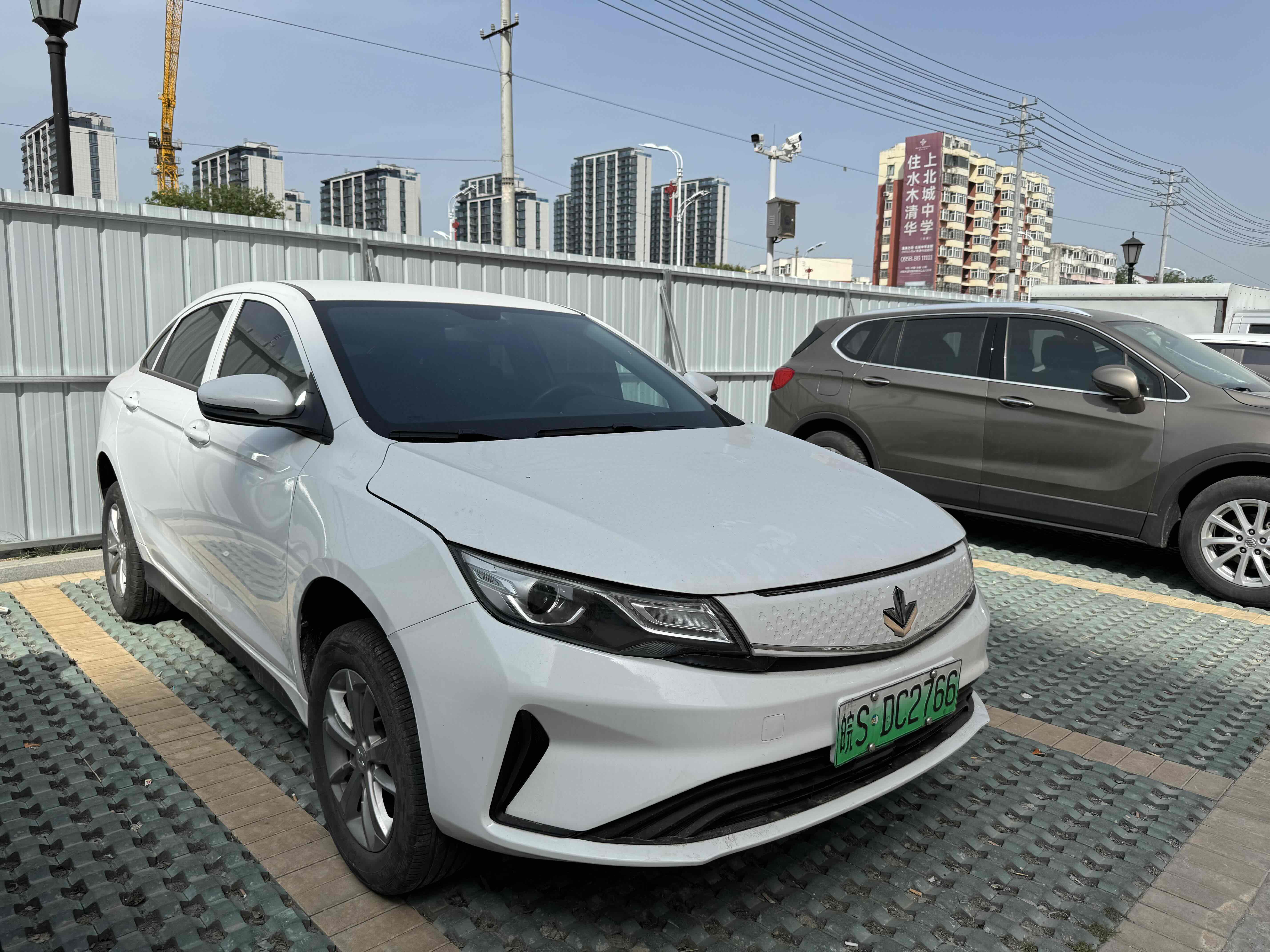 睿蓝汽车 枫叶60s 2022 汽车图片 #3